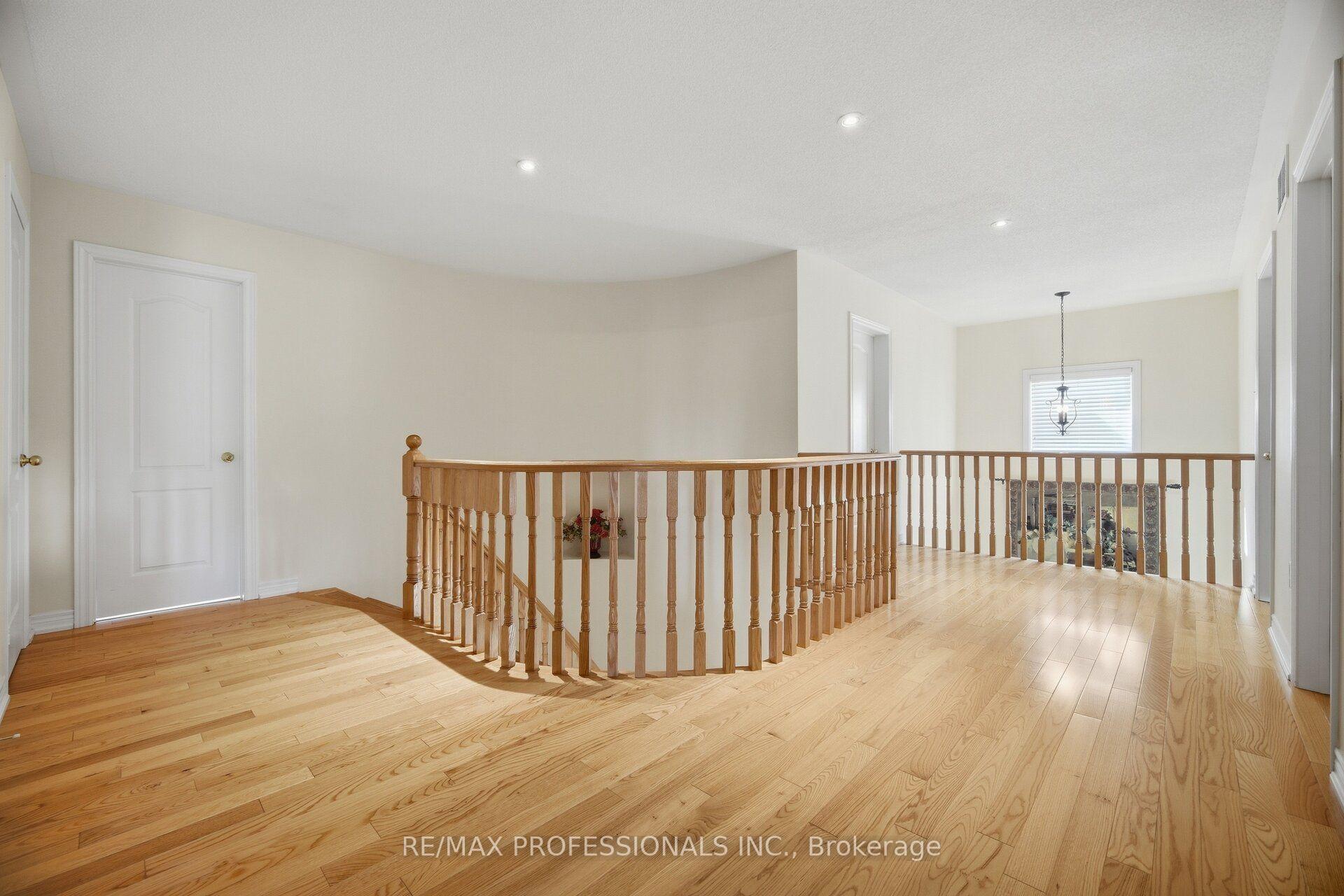 Photo 30 of 13 Dokkum Crescent, Brampton, Snelgrove — HOMEH