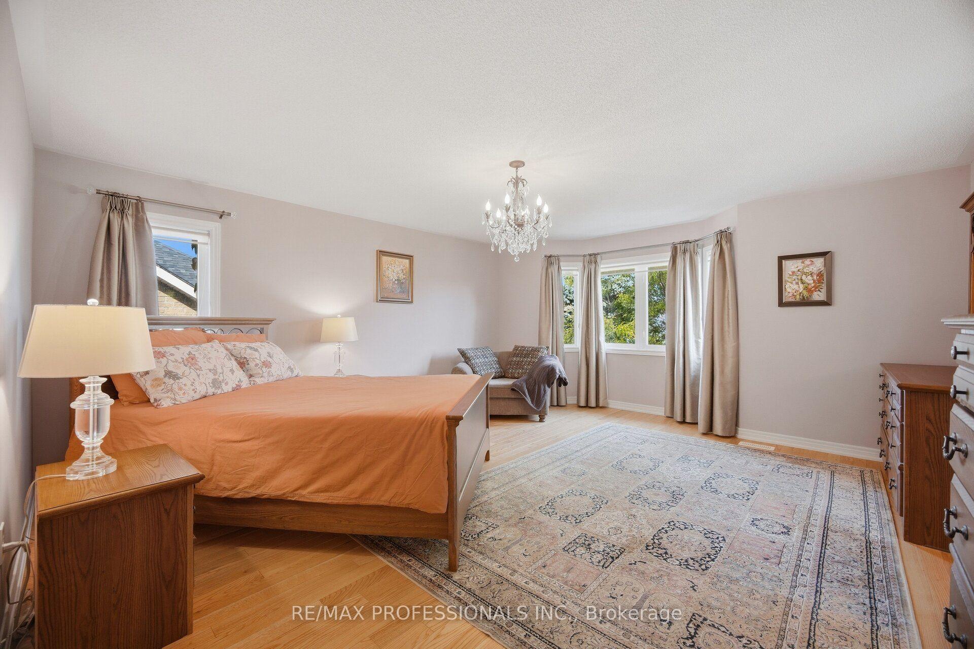 Photo 31 of 13 Dokkum Crescent, Brampton, Snelgrove — HOMEH