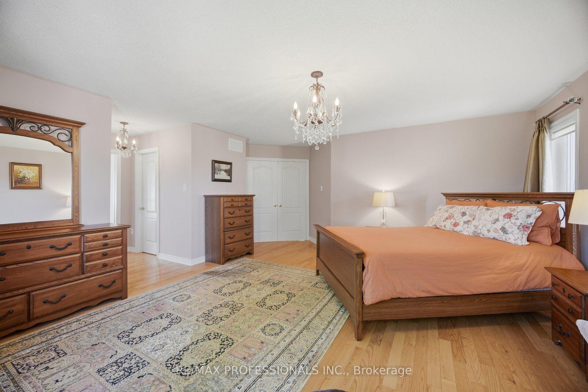 Photo 33 of 13 Dokkum Crescent, Brampton, Snelgrove — HOMEH