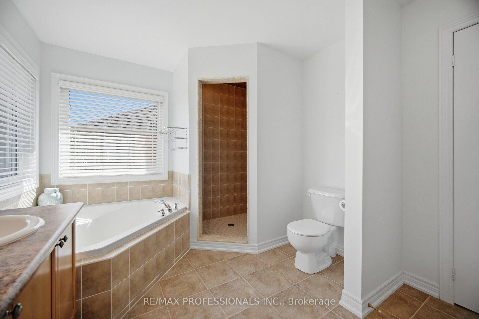 Photo 35 of 13 Dokkum Crescent, Brampton, Snelgrove — HOMEH