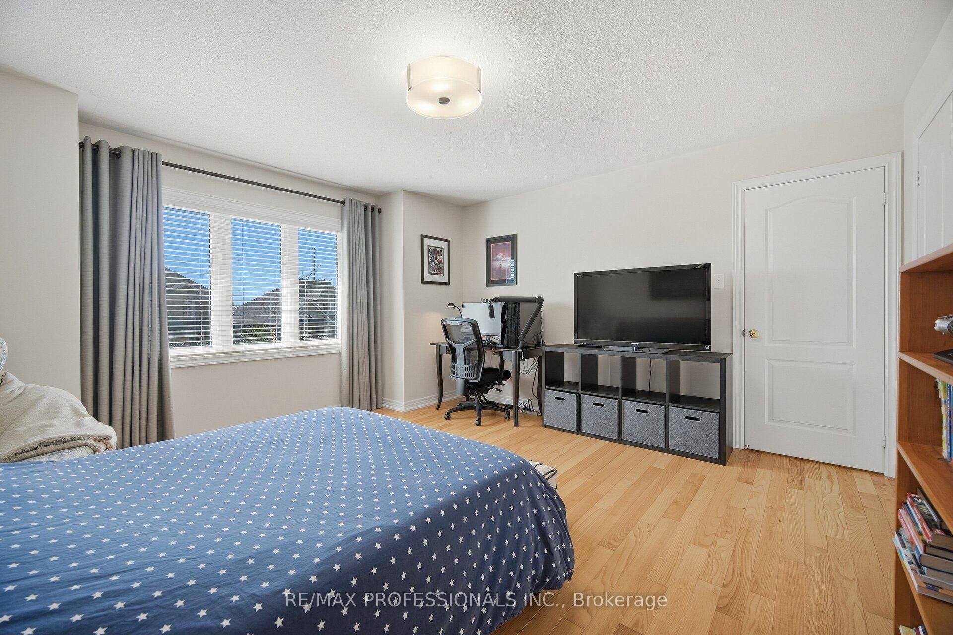 Photo 37 of 13 Dokkum Crescent, Brampton, Snelgrove — HOMEH