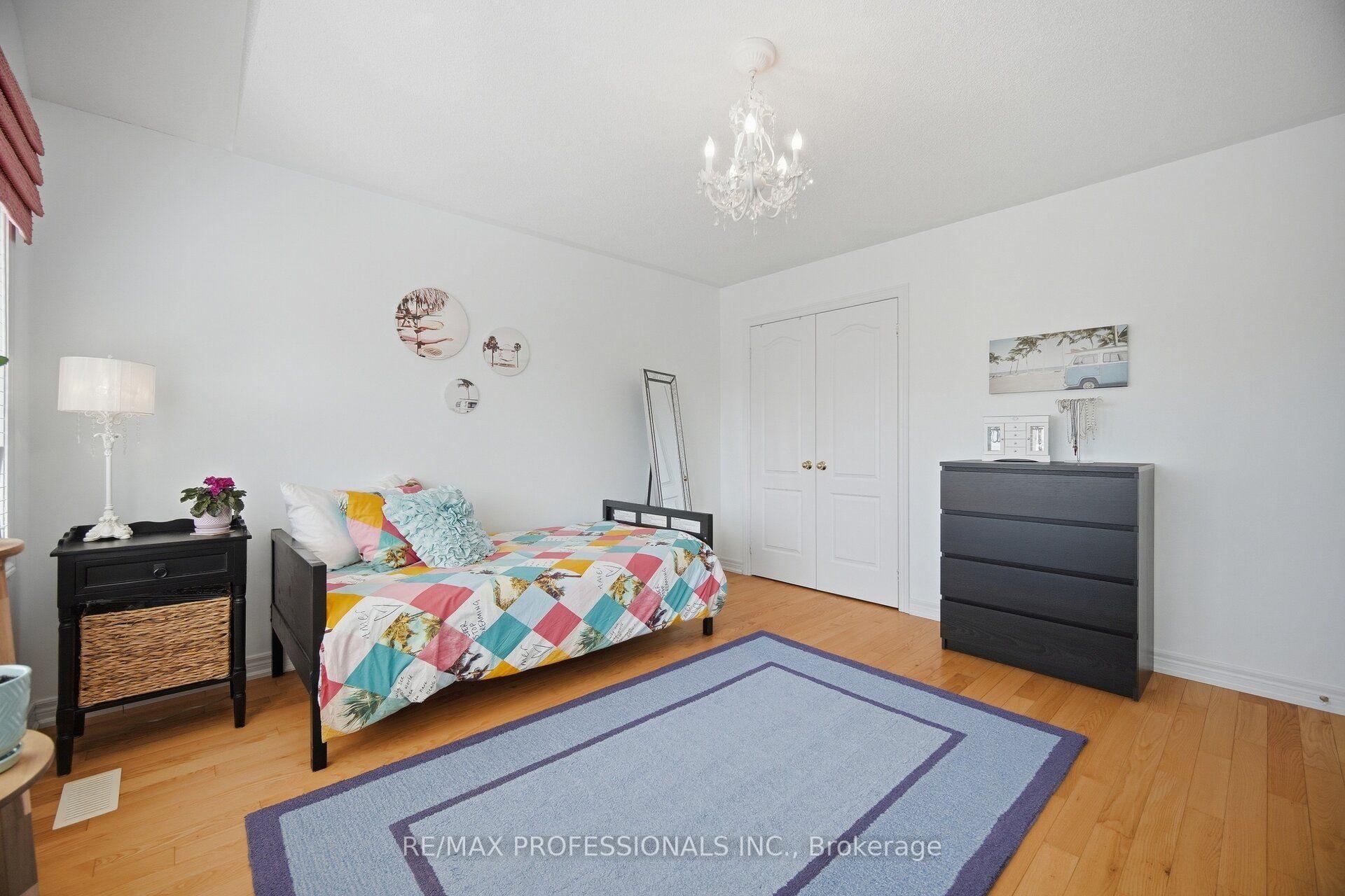 Photo 40 of 13 Dokkum Crescent, Brampton, Snelgrove — HOMEH