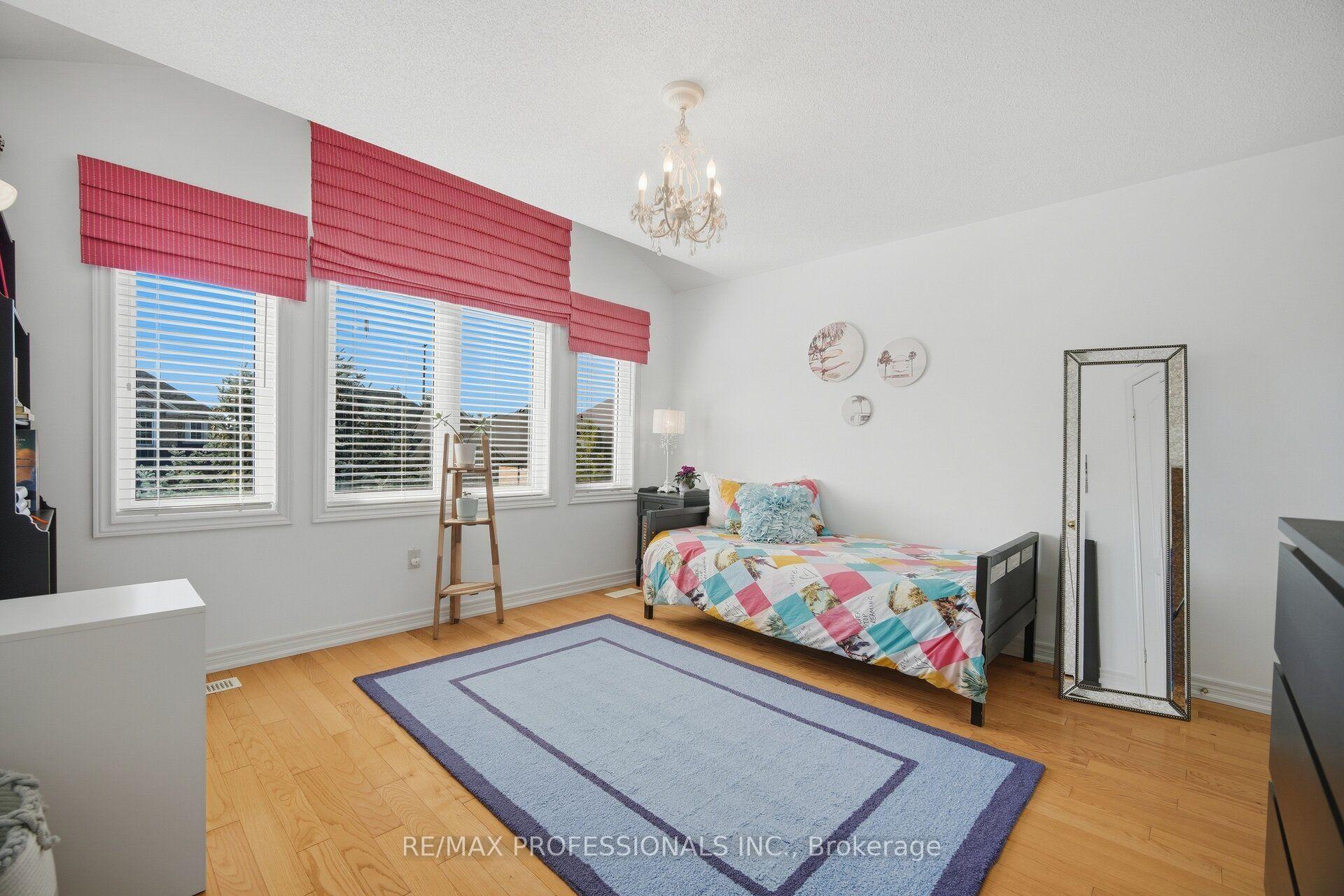 Photo 39 of 13 Dokkum Crescent, Brampton, Snelgrove — HOMEH