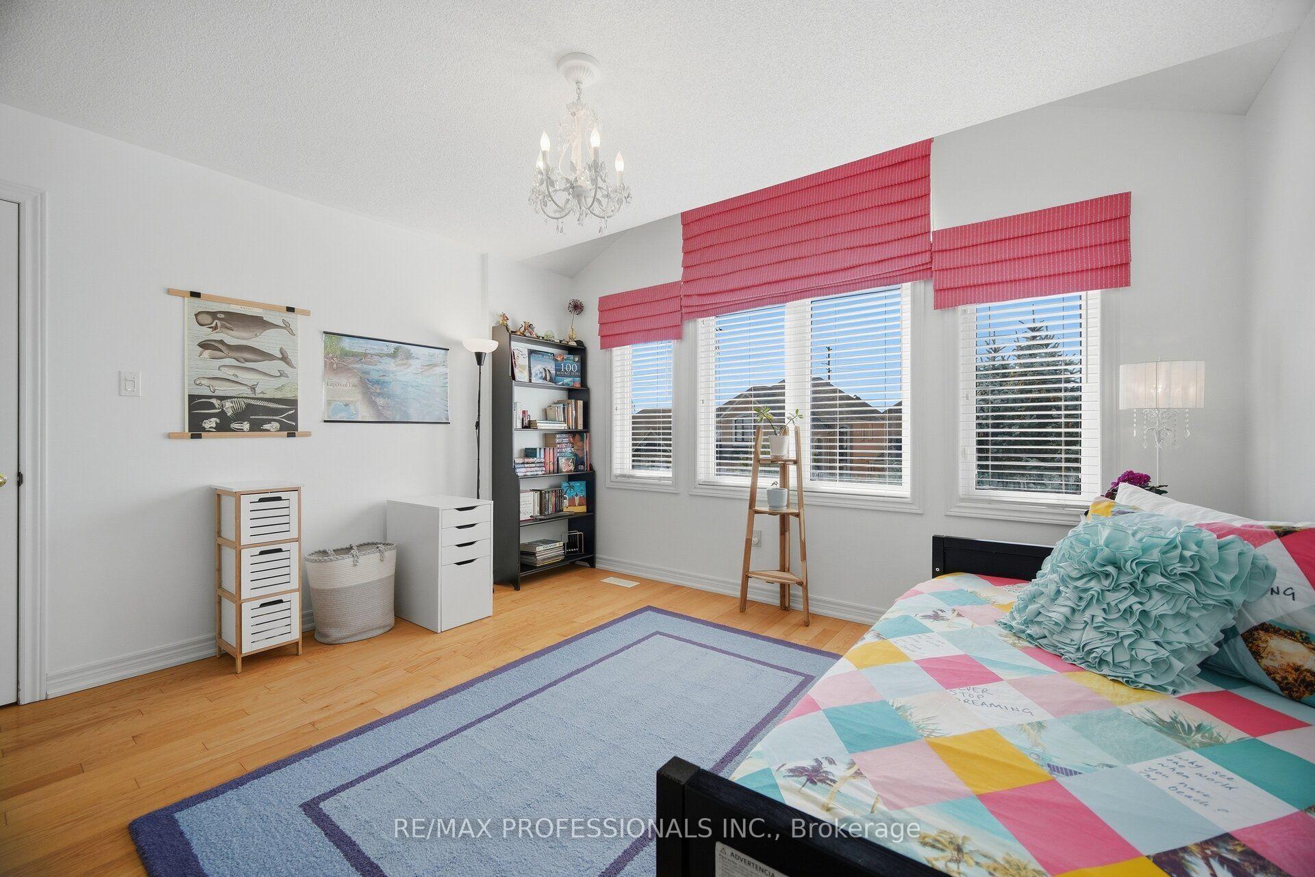 Photo 41 of 13 Dokkum Crescent, Brampton, Snelgrove — HOMEH