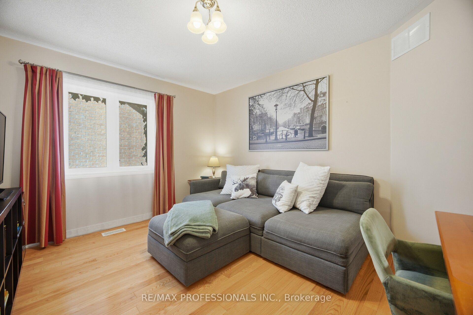 Photo 42 of 13 Dokkum Crescent, Brampton, Snelgrove — HOMEH