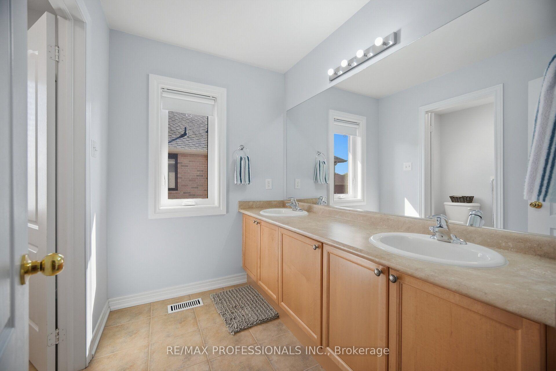 Photo 43 of 13 Dokkum Crescent, Brampton, Snelgrove — HOMEH