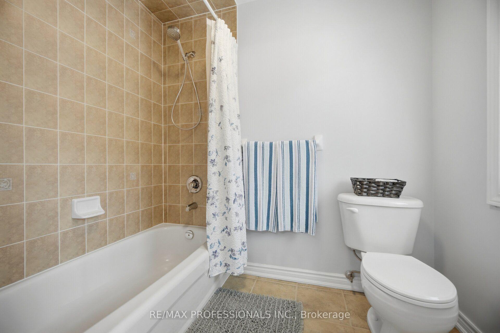 Photo 44 of 13 Dokkum Crescent, Brampton, Snelgrove — HOMEH