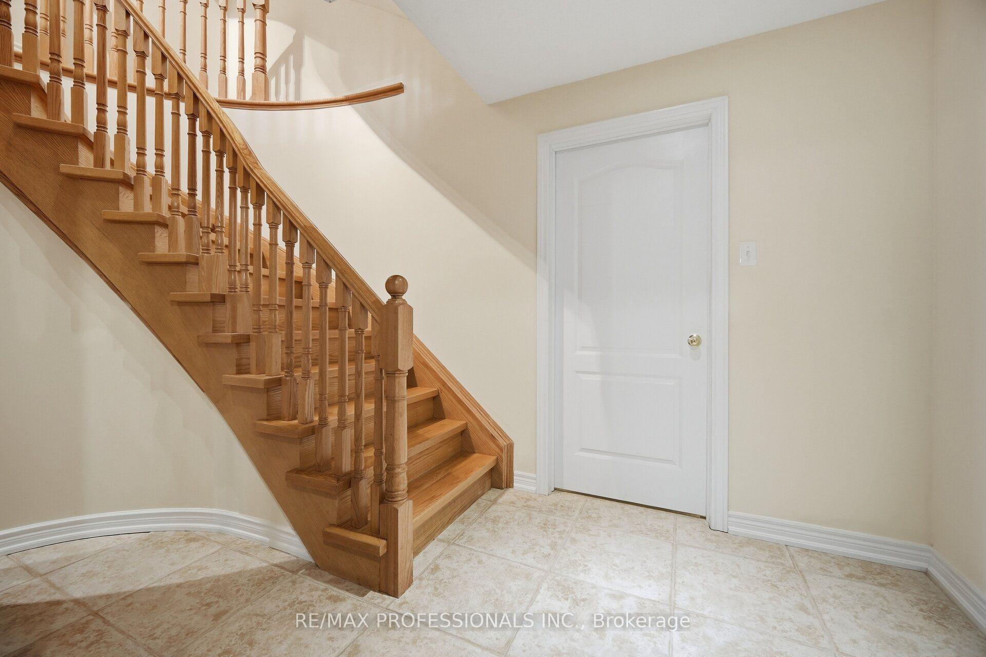 Photo 45 of 13 Dokkum Crescent, Brampton, Snelgrove — HOMEH
