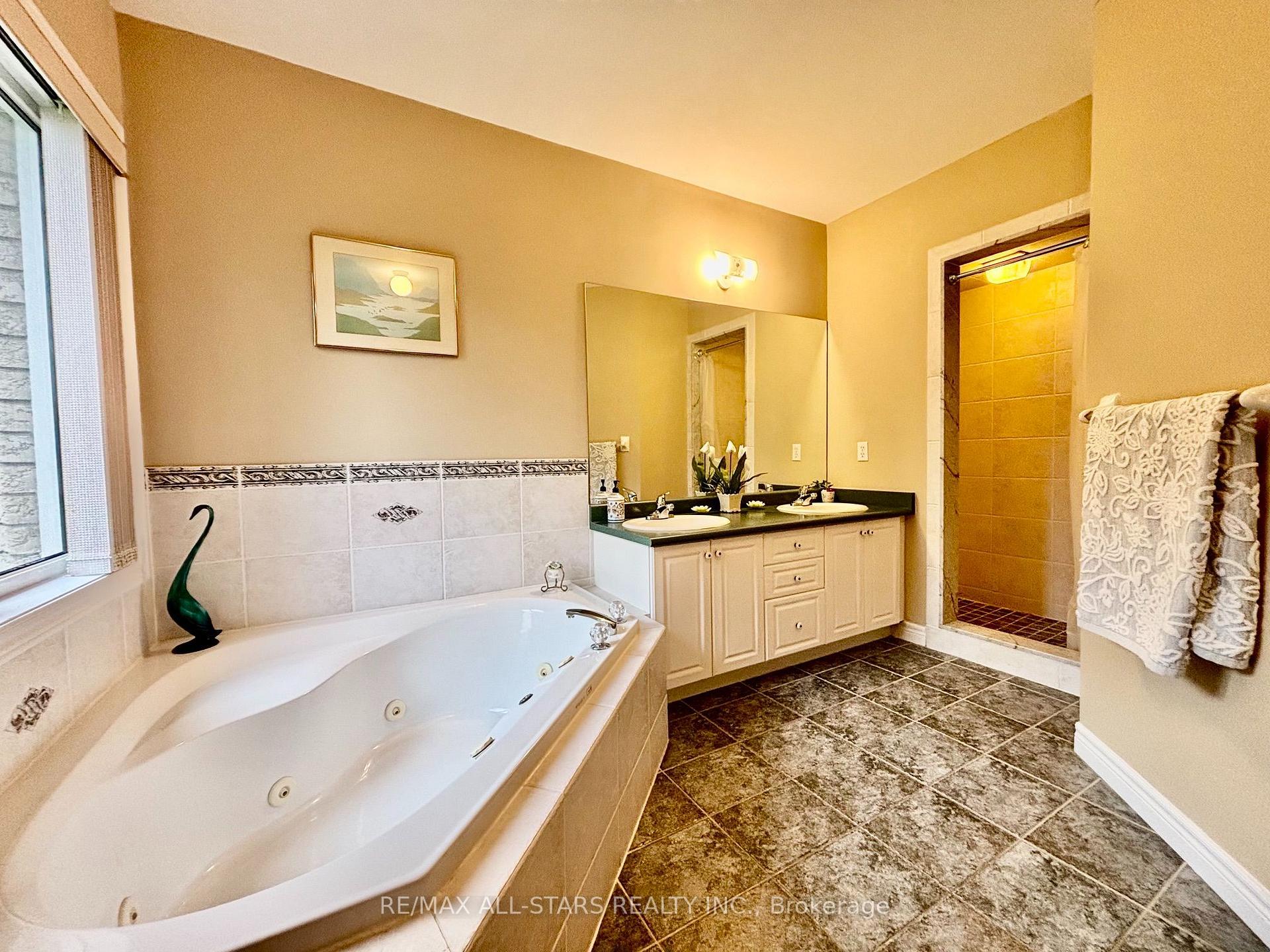 Photo 6 of 87 Lori Avenue, Whitchurch-Stouffville, Stouffville — HOMEH