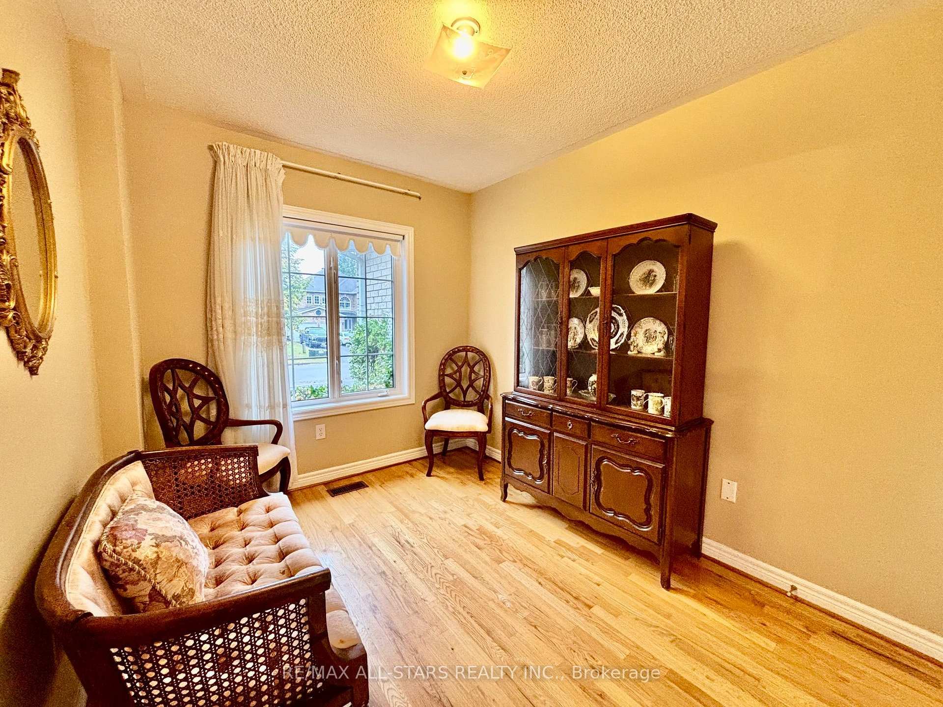 Photo 7 of 87 Lori Avenue, Whitchurch-Stouffville, Stouffville — HOMEH