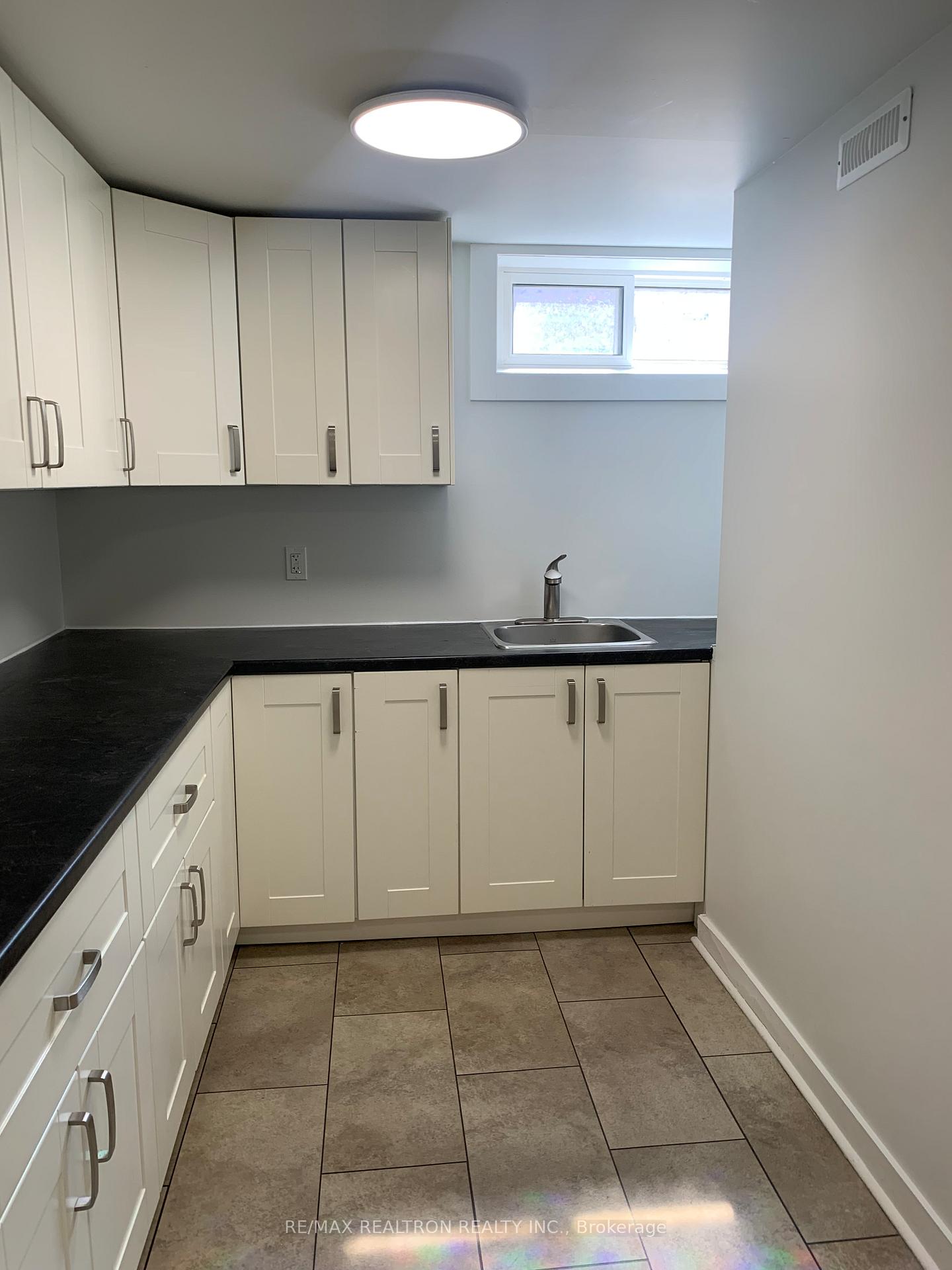 Photo 5 of Unit Unit 1, 44 Cynthia Court, Barrie, Wellington — HOMEH