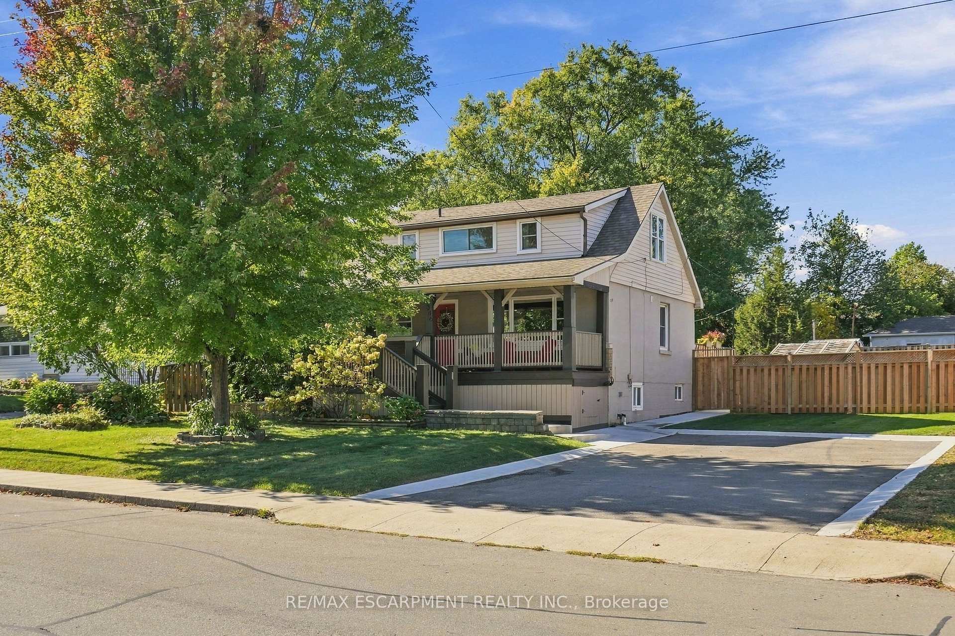 Photo of 346 Hawkridge Avenue