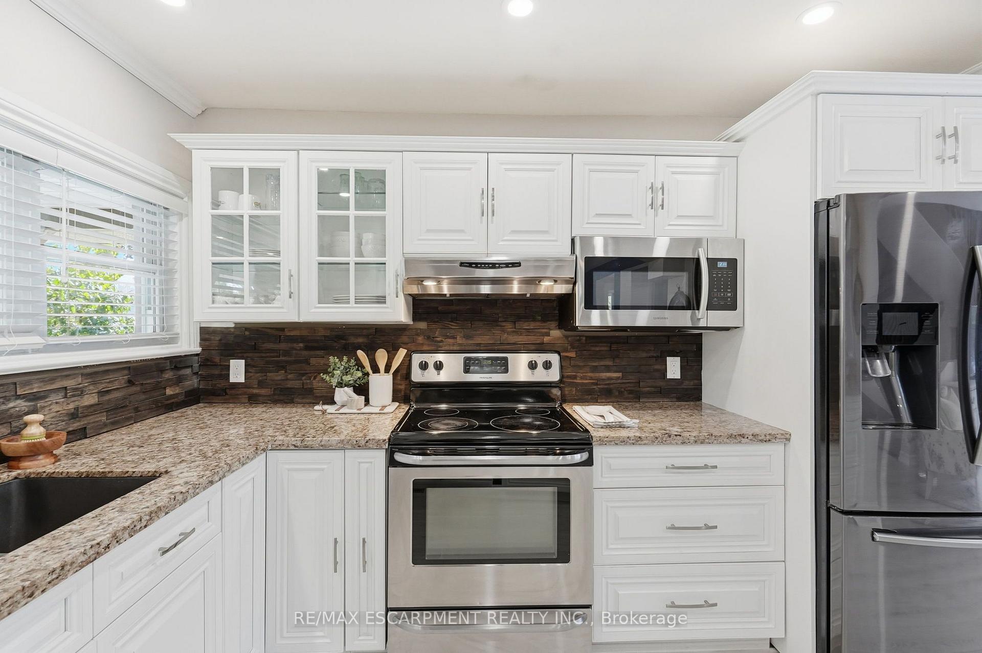 Photo 13 of 346 Hawkridge Avenue, Hamilton, Yeoville — HOMEH