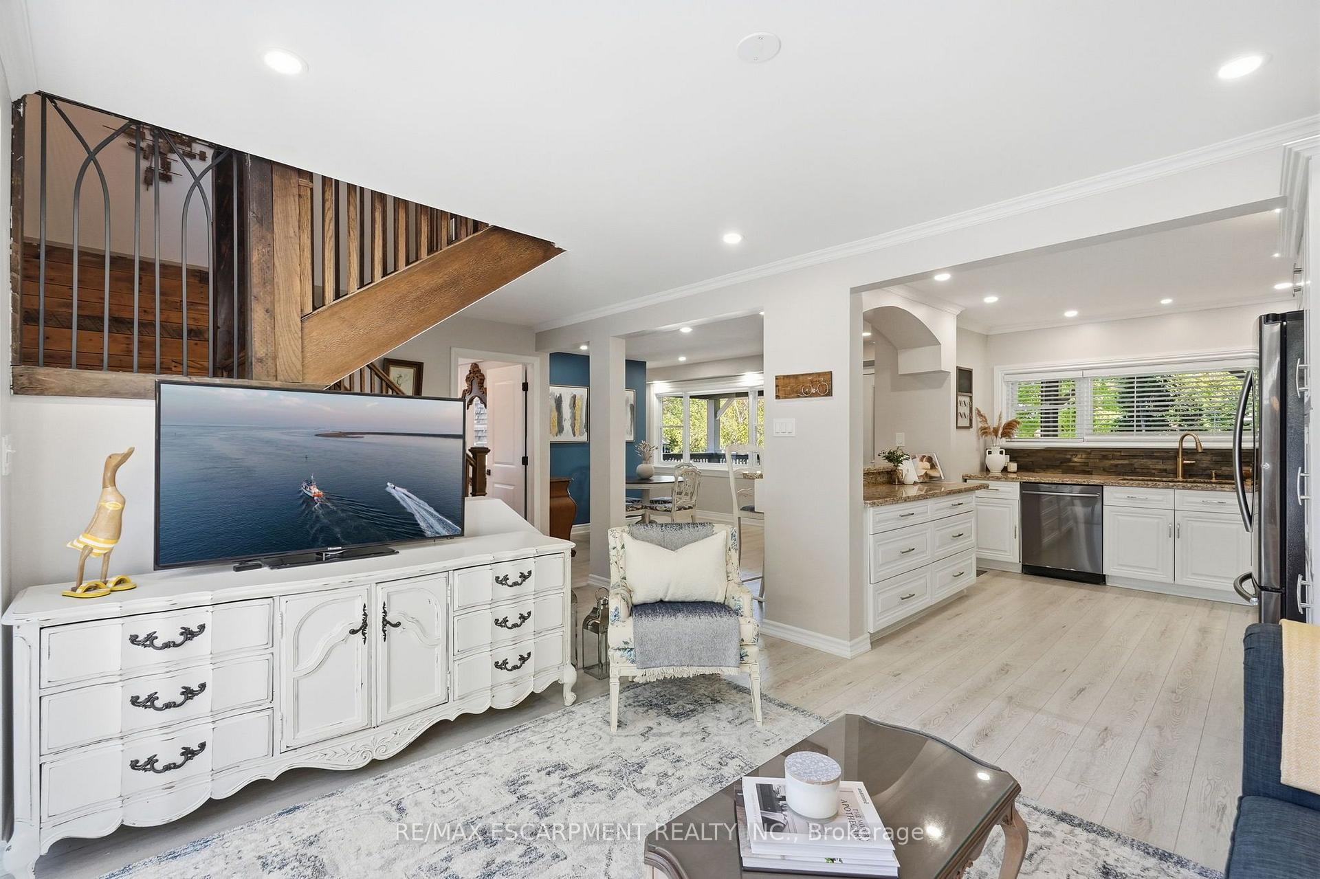 Photo 21 of 346 Hawkridge Avenue, Hamilton, Yeoville — HOMEH