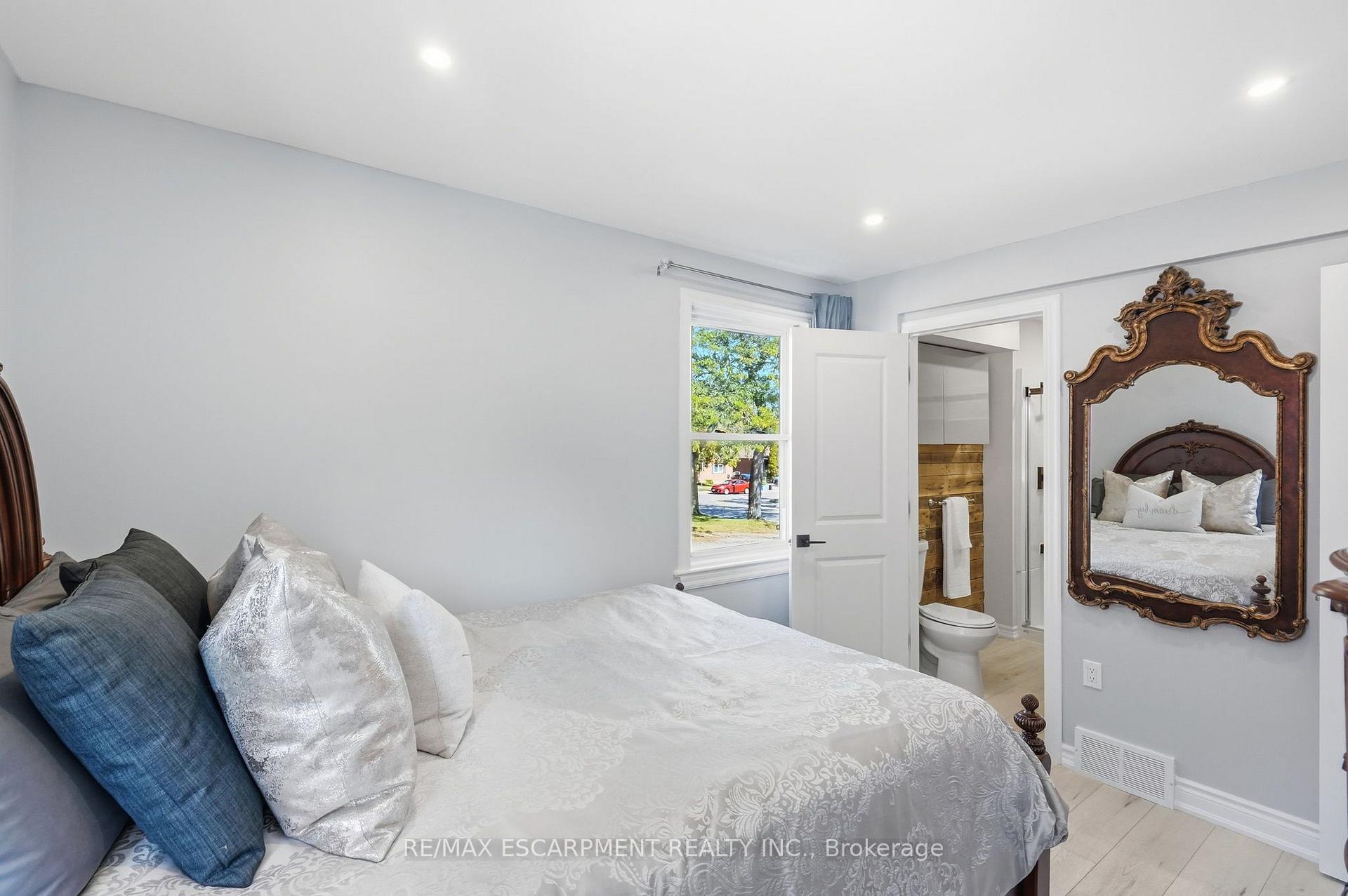 Photo 24 of 346 Hawkridge Avenue, Hamilton, Yeoville — HOMEH