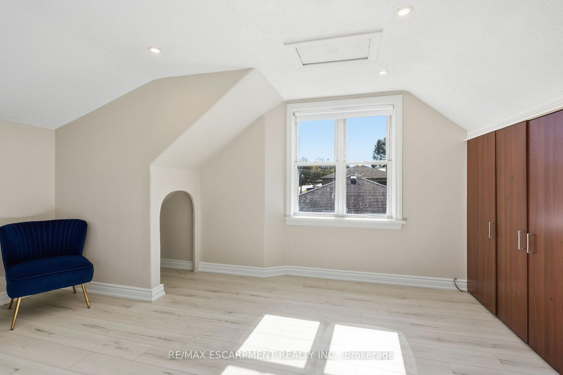 Photo 33 of 346 Hawkridge Avenue, Hamilton, Yeoville — HOMEH