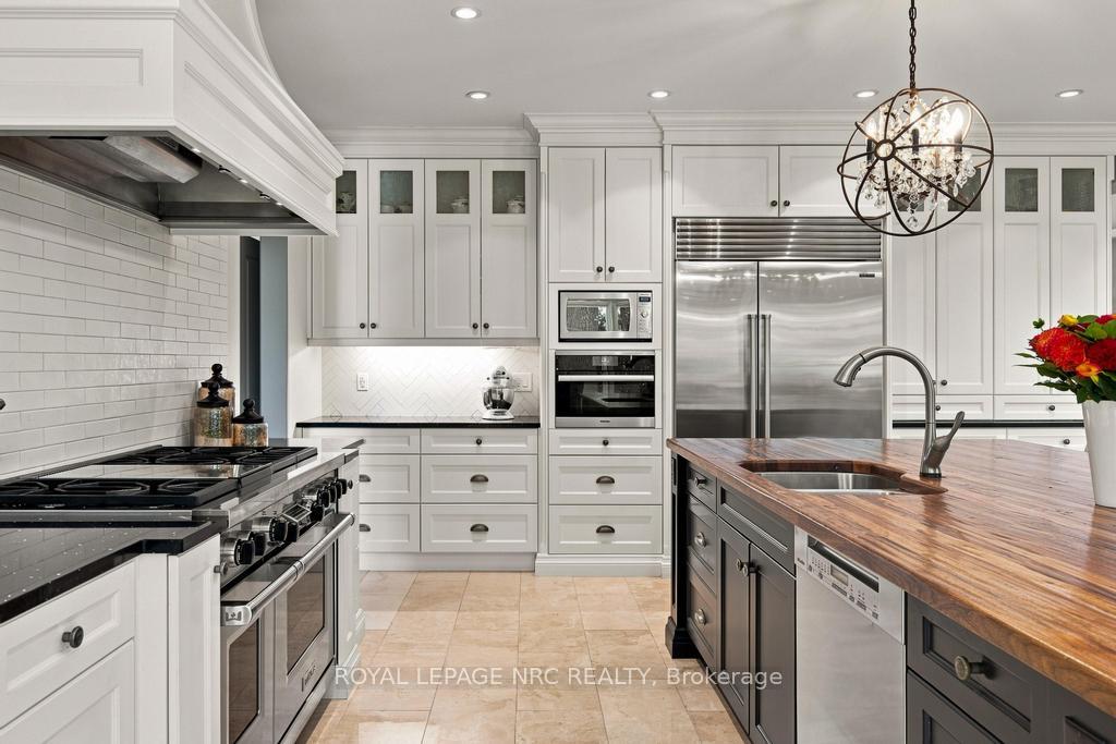 Photo 11 of 6399 Pinestone Road, Niagara Falls, Stamford — HOMEH