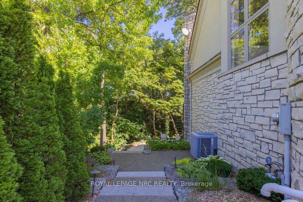 Photo 44 of 6399 Pinestone Road, Niagara Falls, Stamford — HOMEH