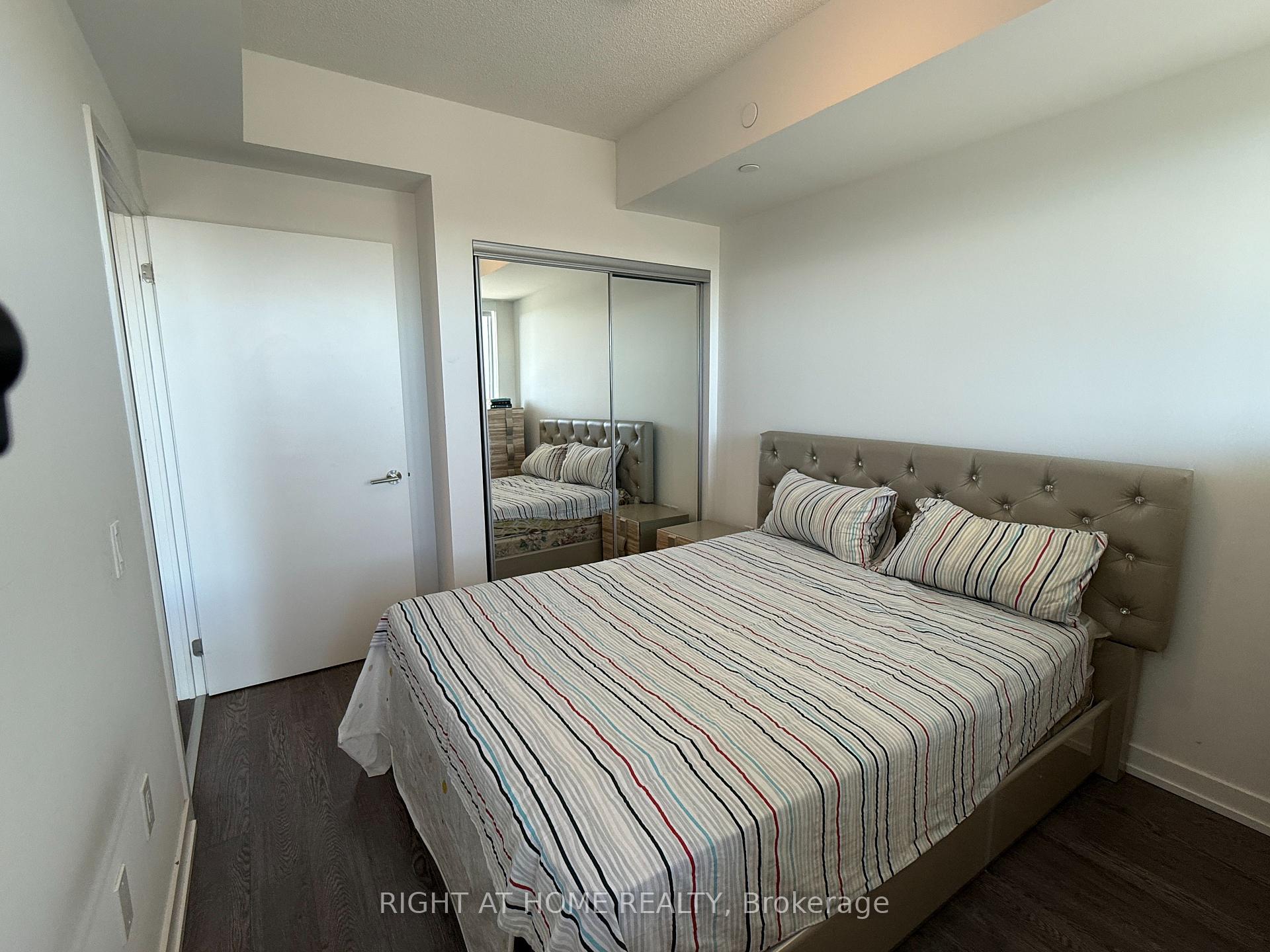 Photo 9 of 20 O'Neill Road, North York, Banbury-Don Mills — HOMEH