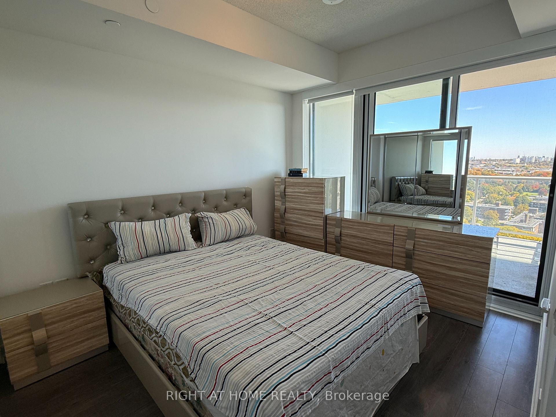 Photo 10 of 20 O'Neill Road, North York, Banbury-Don Mills — HOMEH