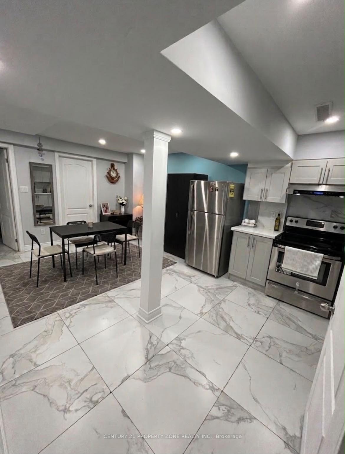 Photo 5 of 65 Sugarberry Drive, Brampton, Credit Valley — HOMEH