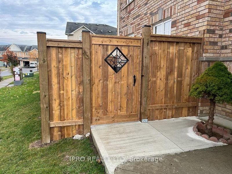 Photo 11 of 65 Sugarberry Drive, Brampton, Credit Valley — HOMEH
