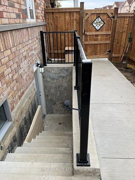 Photo 12 of 65 Sugarberry Drive, Brampton, Credit Valley — HOMEH