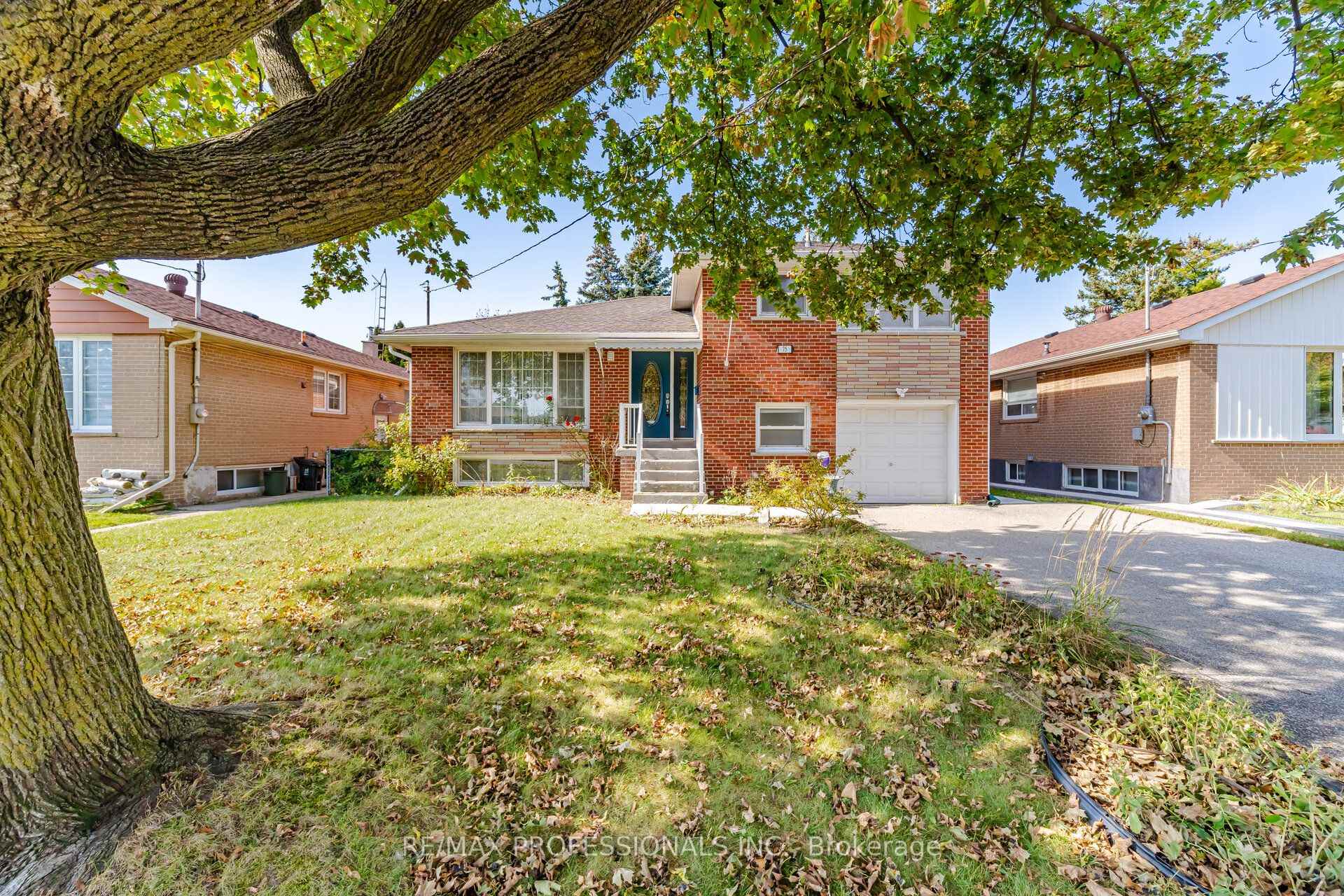Photo 2 of 75 Sabrina Drive, Etobicoke, Willowridge-Martingrove-Richview — HOMEH