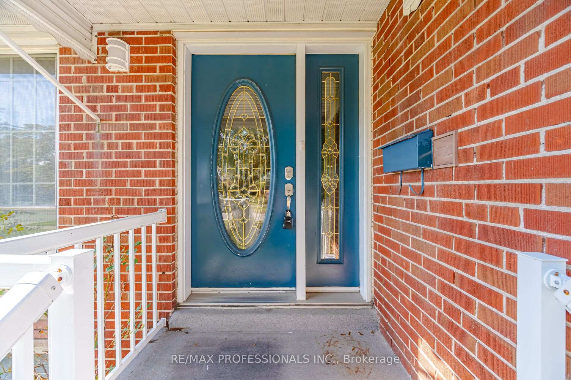 Photo 4 of 75 Sabrina Drive, Etobicoke, Willowridge-Martingrove-Richview — HOMEH