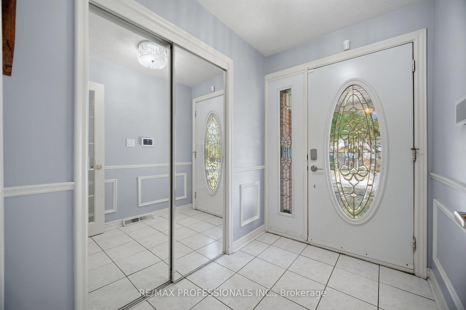 Photo 5 of 75 Sabrina Drive, Etobicoke, Willowridge-Martingrove-Richview — HOMEH
