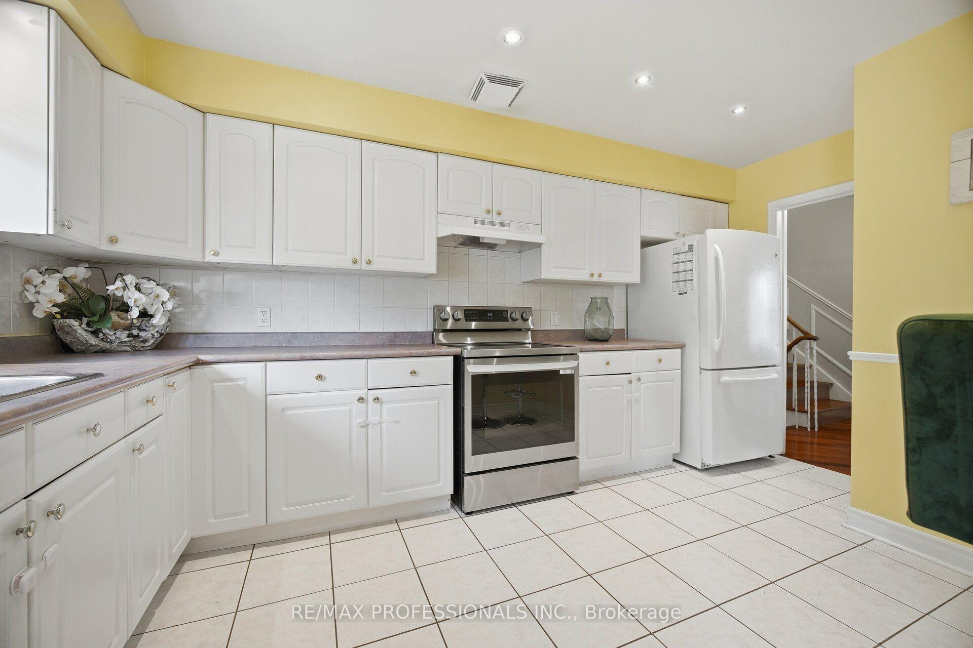 Photo 7 of 75 Sabrina Drive, Etobicoke, Willowridge-Martingrove-Richview — HOMEH