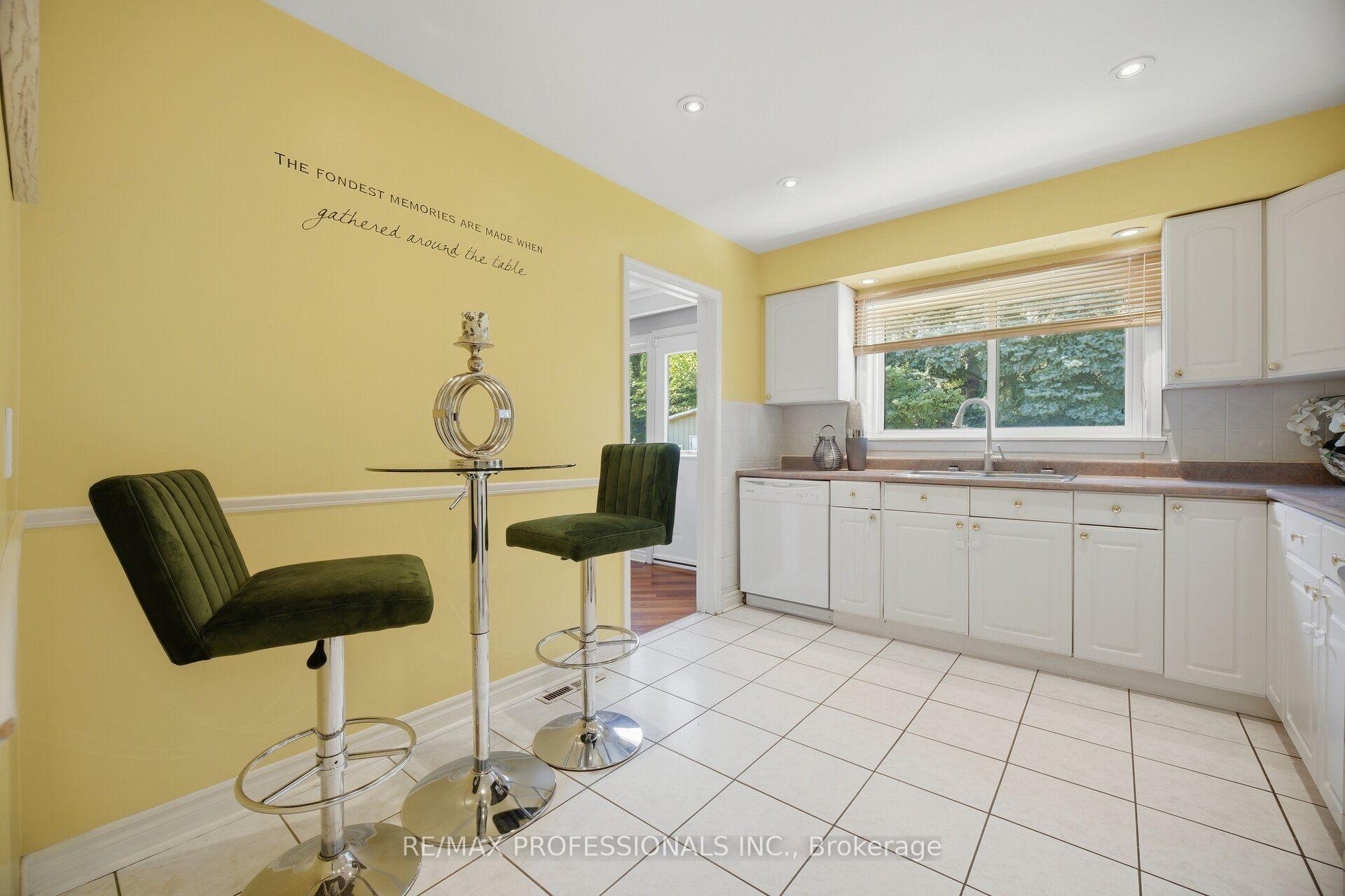 Photo 8 of 75 Sabrina Drive, Etobicoke, Willowridge-Martingrove-Richview — HOMEH