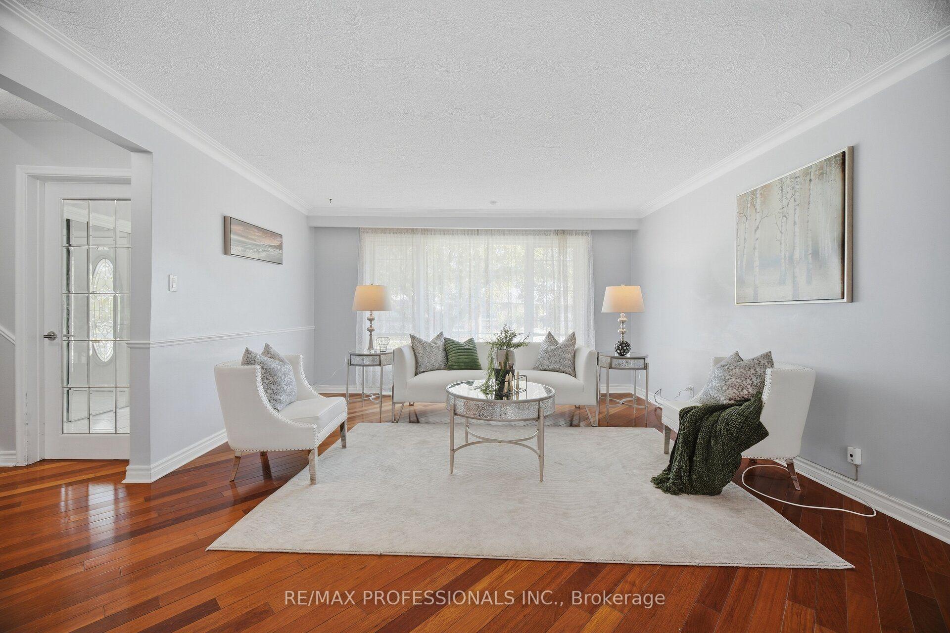 Photo 11 of 75 Sabrina Drive, Etobicoke, Willowridge-Martingrove-Richview — HOMEH