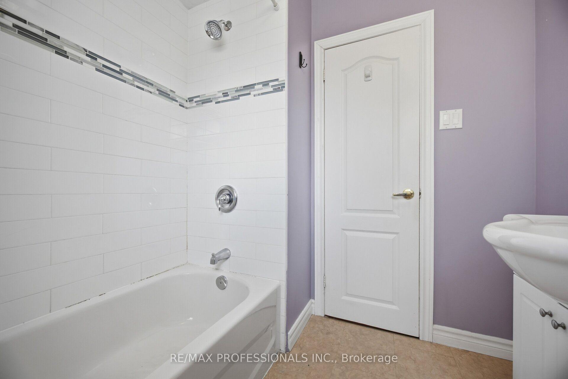 Photo 19 of 75 Sabrina Drive, Etobicoke, Willowridge-Martingrove-Richview — HOMEH