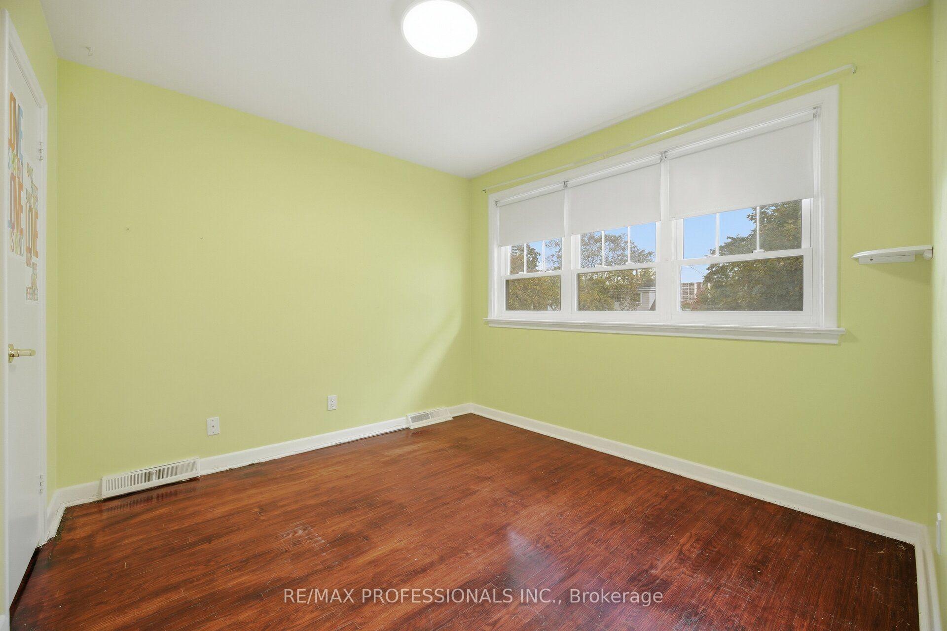 Photo 25 of 75 Sabrina Drive, Etobicoke, Willowridge-Martingrove-Richview — HOMEH