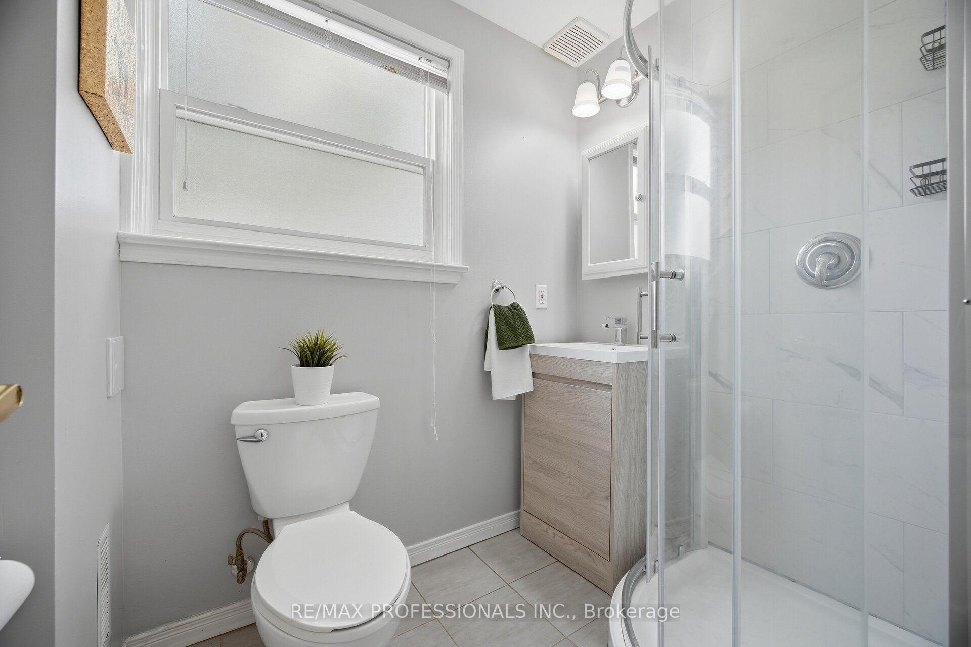 Photo 32 of 75 Sabrina Drive, Etobicoke, Willowridge-Martingrove-Richview — HOMEH