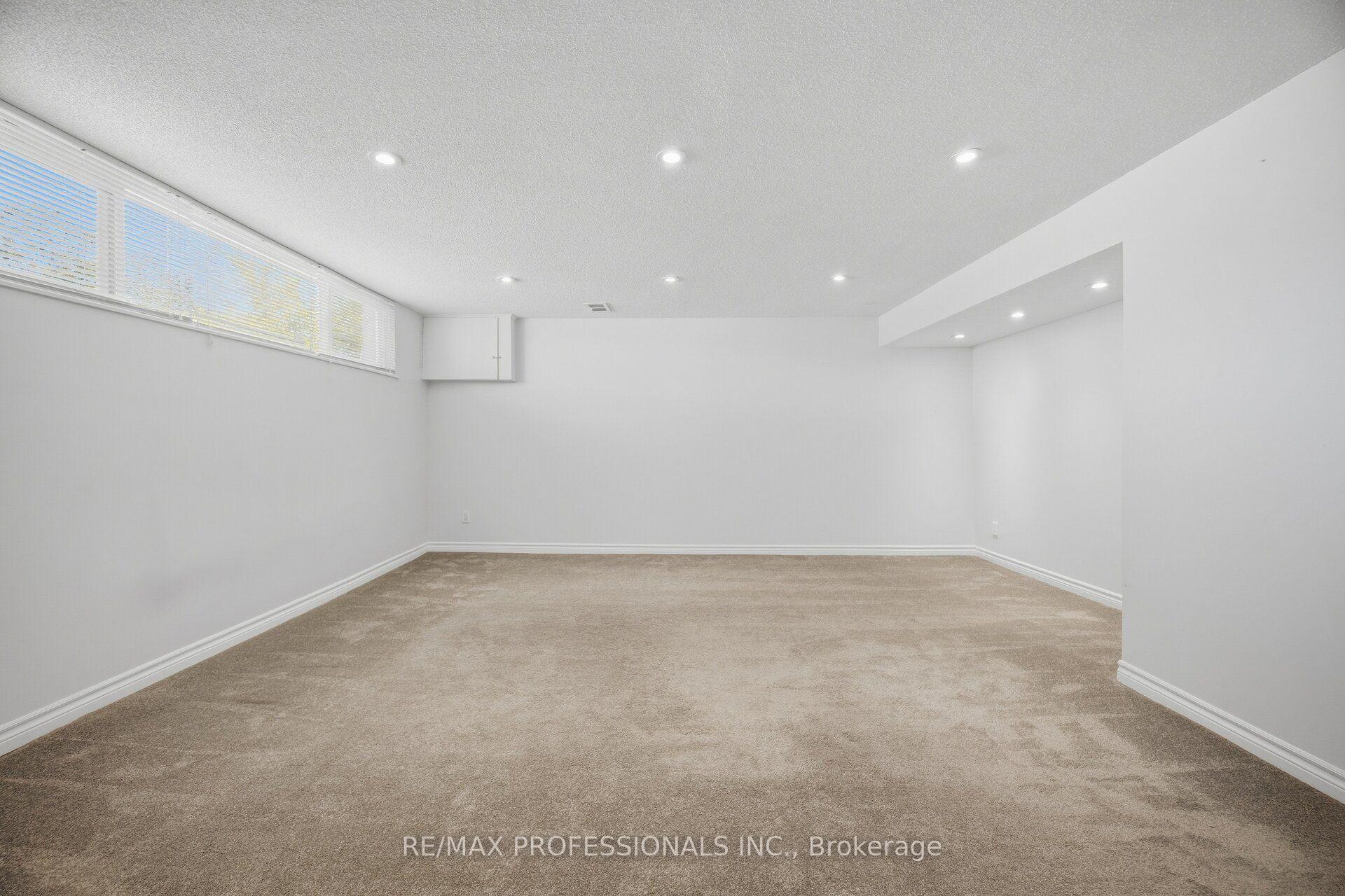 Photo 34 of 75 Sabrina Drive, Etobicoke, Willowridge-Martingrove-Richview — HOMEH