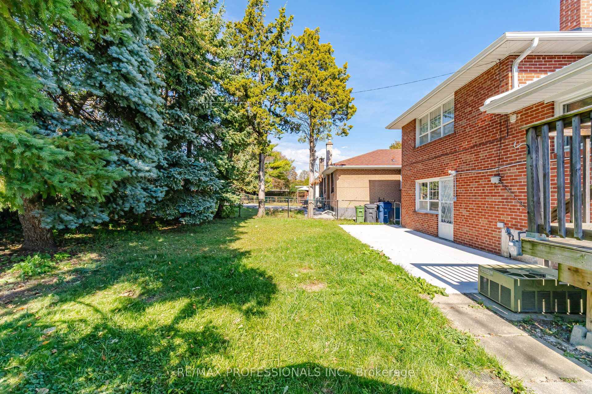 Photo 45 of 75 Sabrina Drive, Etobicoke, Willowridge-Martingrove-Richview — HOMEH
