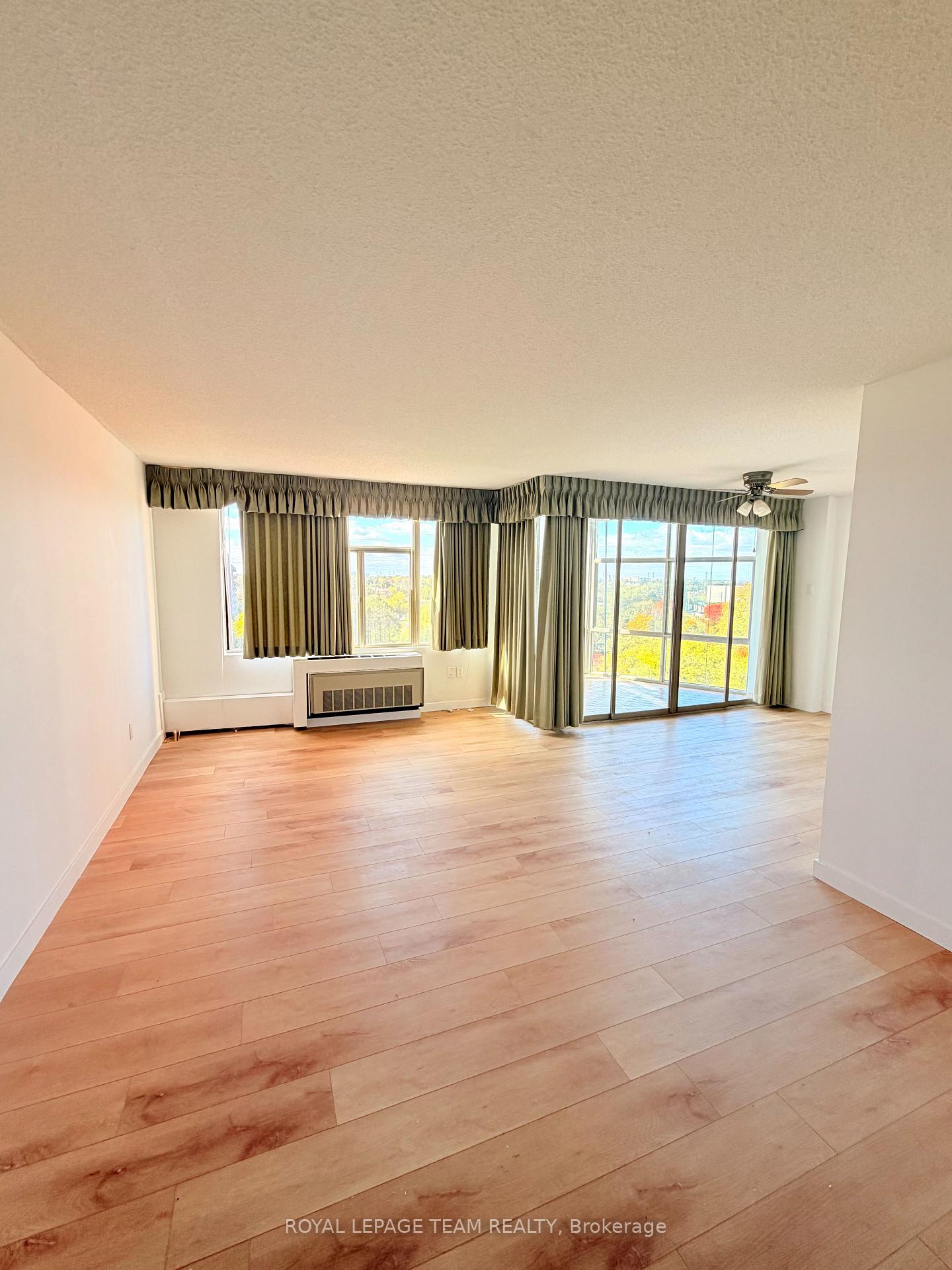 Photo 4 of Unit 909, 2759 Carousel Crescent, Ottawa, Emerald Woods/Sawmill Creek — HOMEH