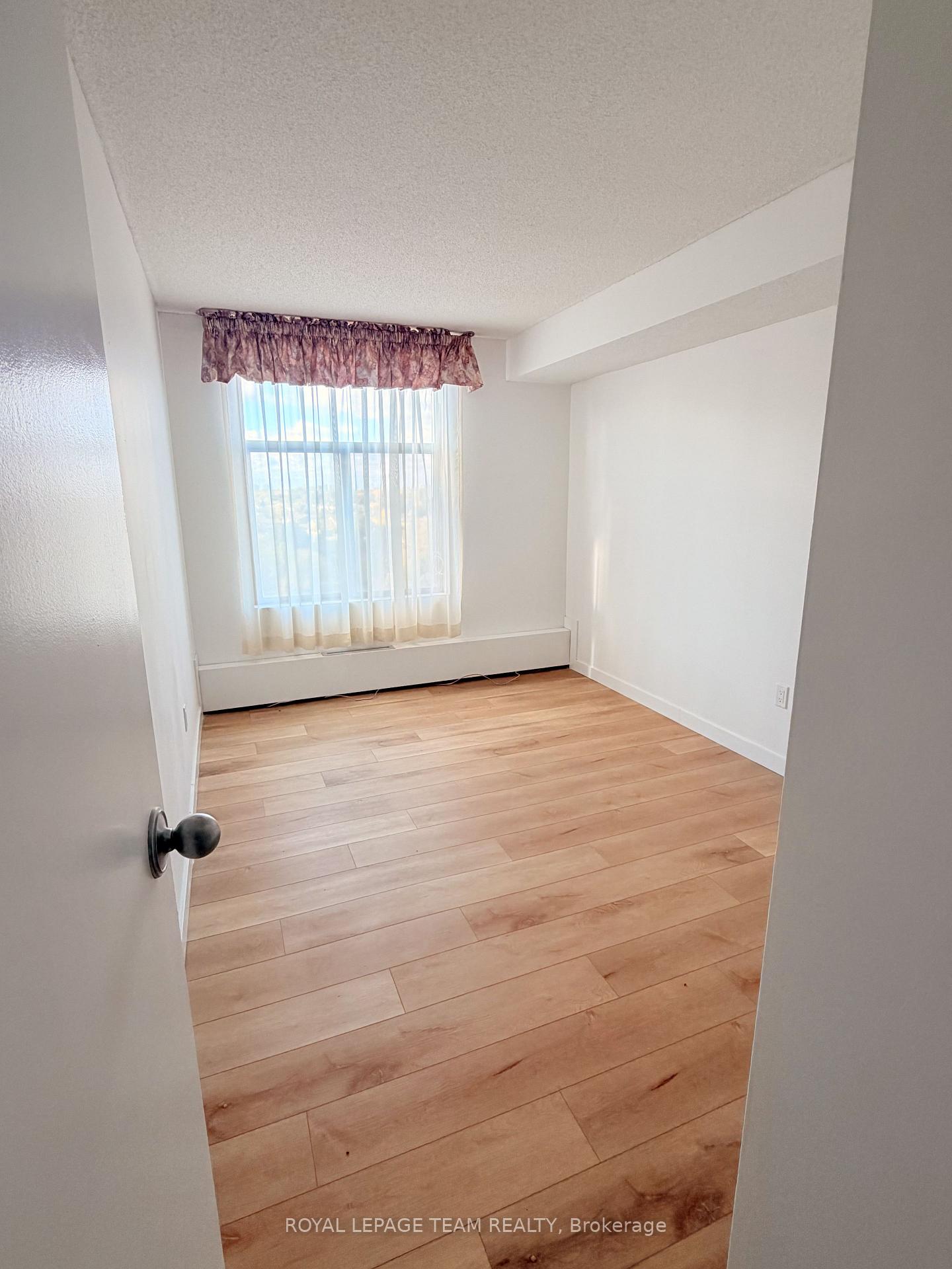 Photo 10 of Unit 909, 2759 Carousel Crescent, Ottawa, Emerald Woods/Sawmill Creek — HOMEH