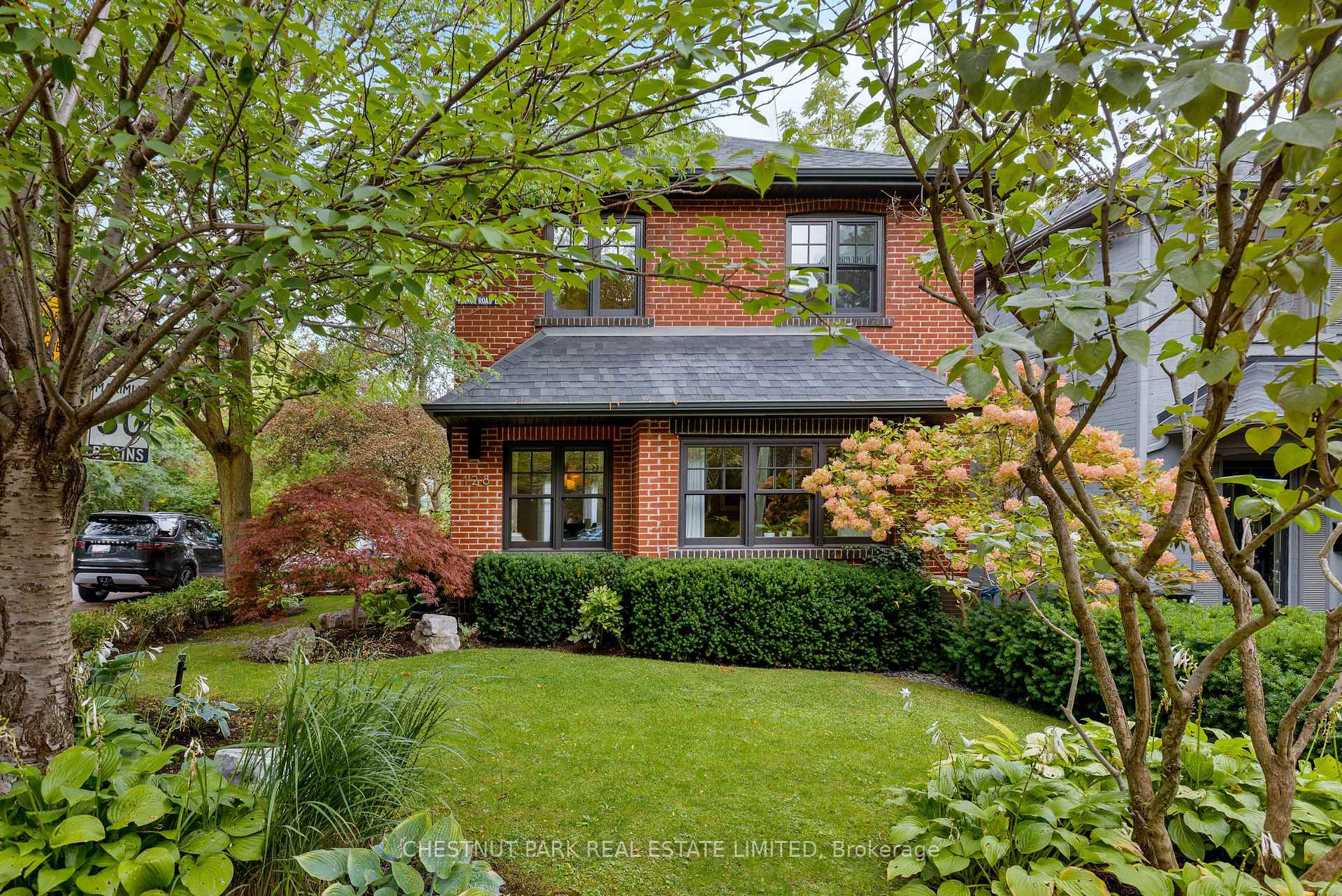 Photo of 128 Manor Road E