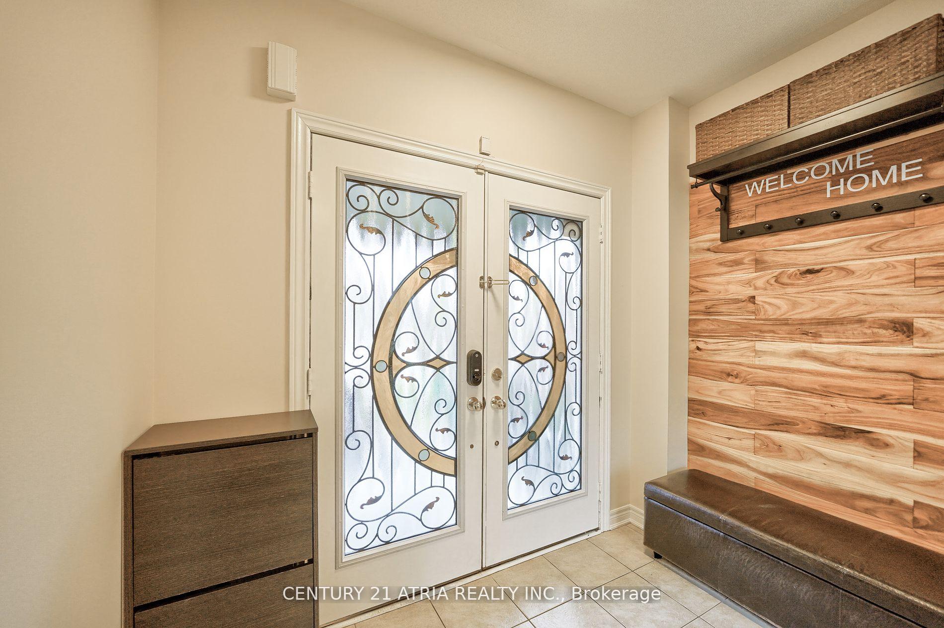 Photo 3 of 28 Barli Crescent, Vaughan, Patterson — HOMEH