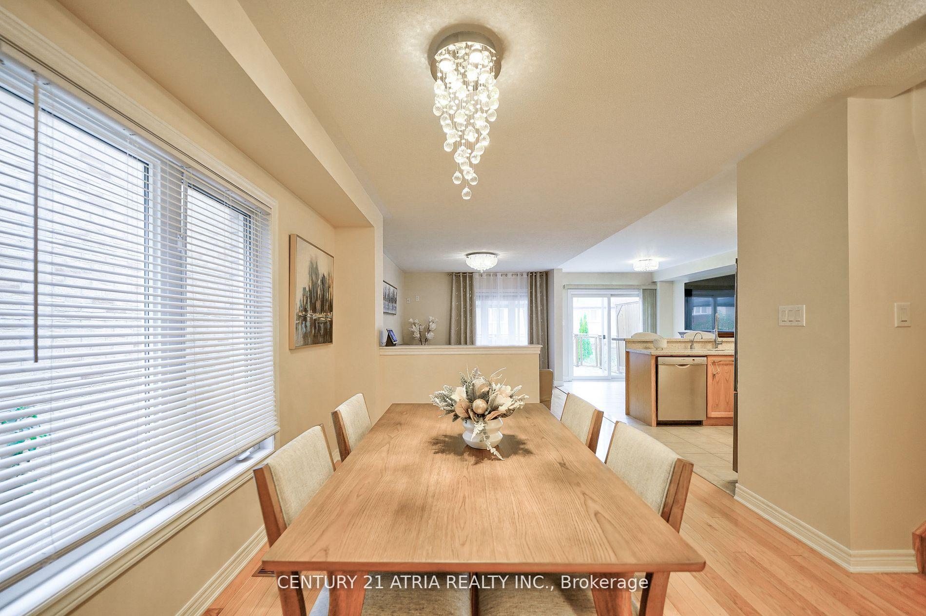 Photo 7 of 28 Barli Crescent, Vaughan, Patterson — HOMEH