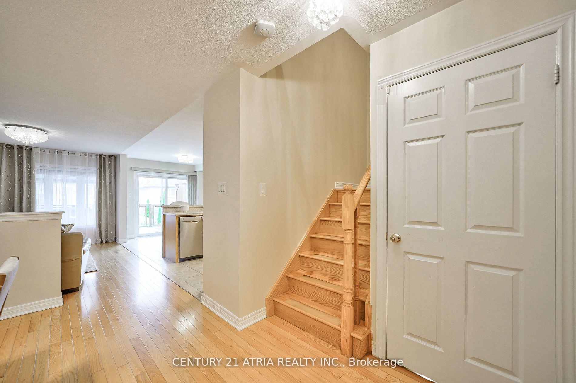 Photo 9 of 28 Barli Crescent, Vaughan, Patterson — HOMEH