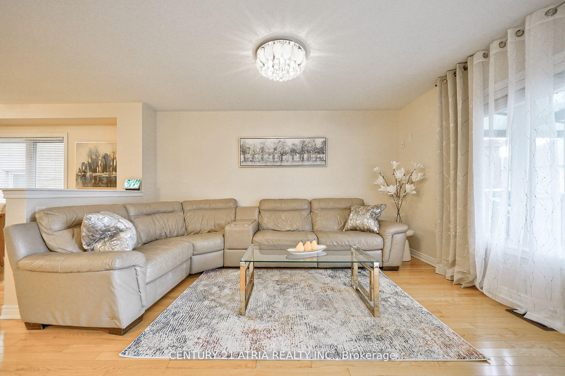 Photo 14 of 28 Barli Crescent, Vaughan, Patterson — HOMEH