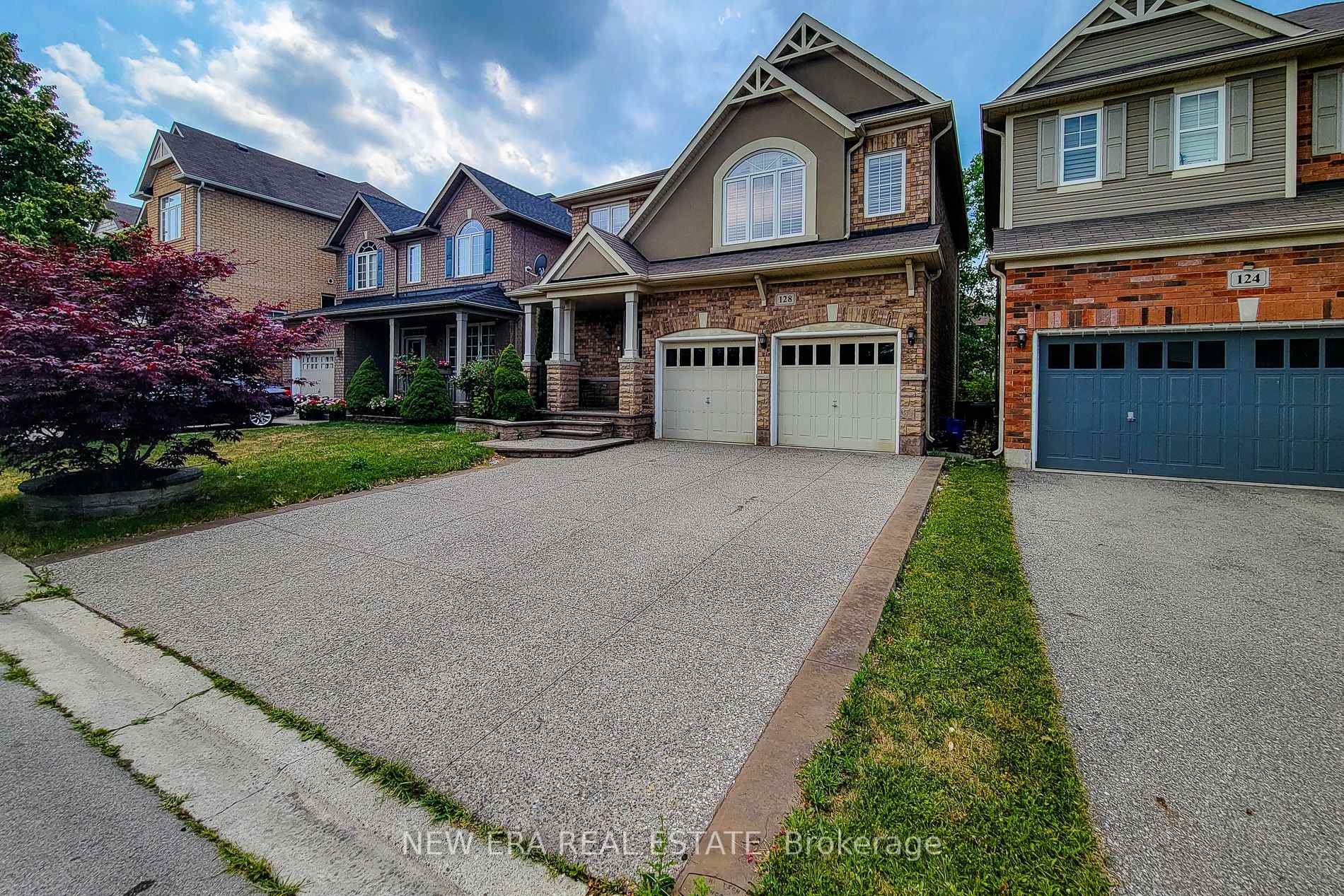 Photo 3 of 128 Montreal Circle, Hamilton, Winona Park — HOMEH