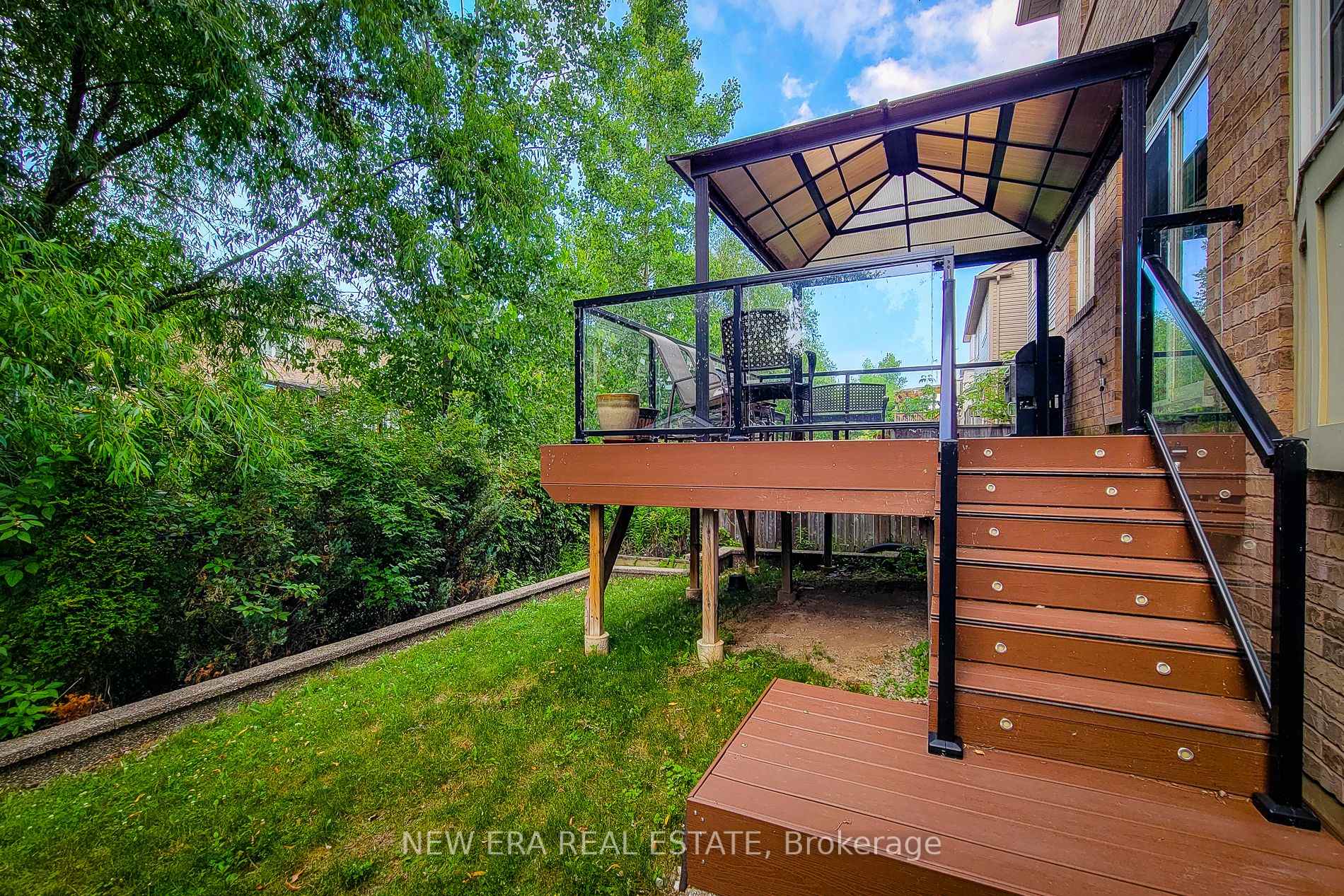 Photo 5 of 128 Montreal Circle, Hamilton, Winona Park — HOMEH