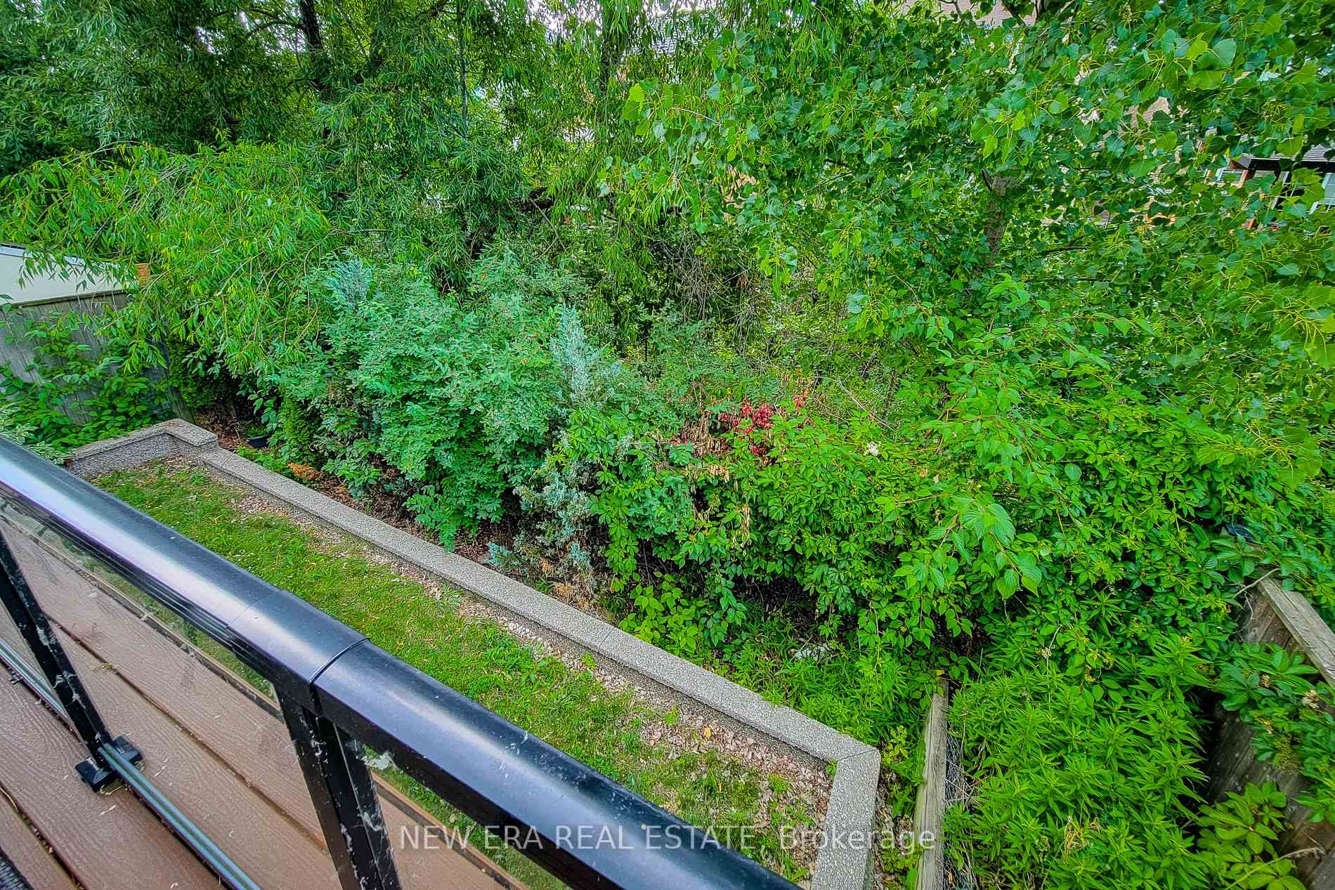 Photo 8 of 128 Montreal Circle, Hamilton, Winona Park — HOMEH
