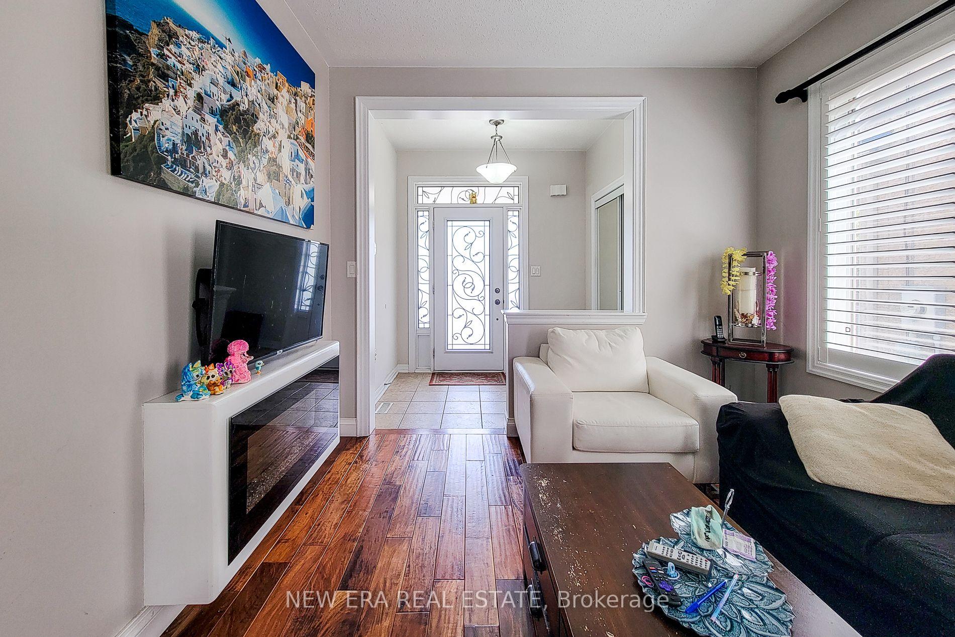 Photo 10 of 128 Montreal Circle, Hamilton, Winona Park — HOMEH