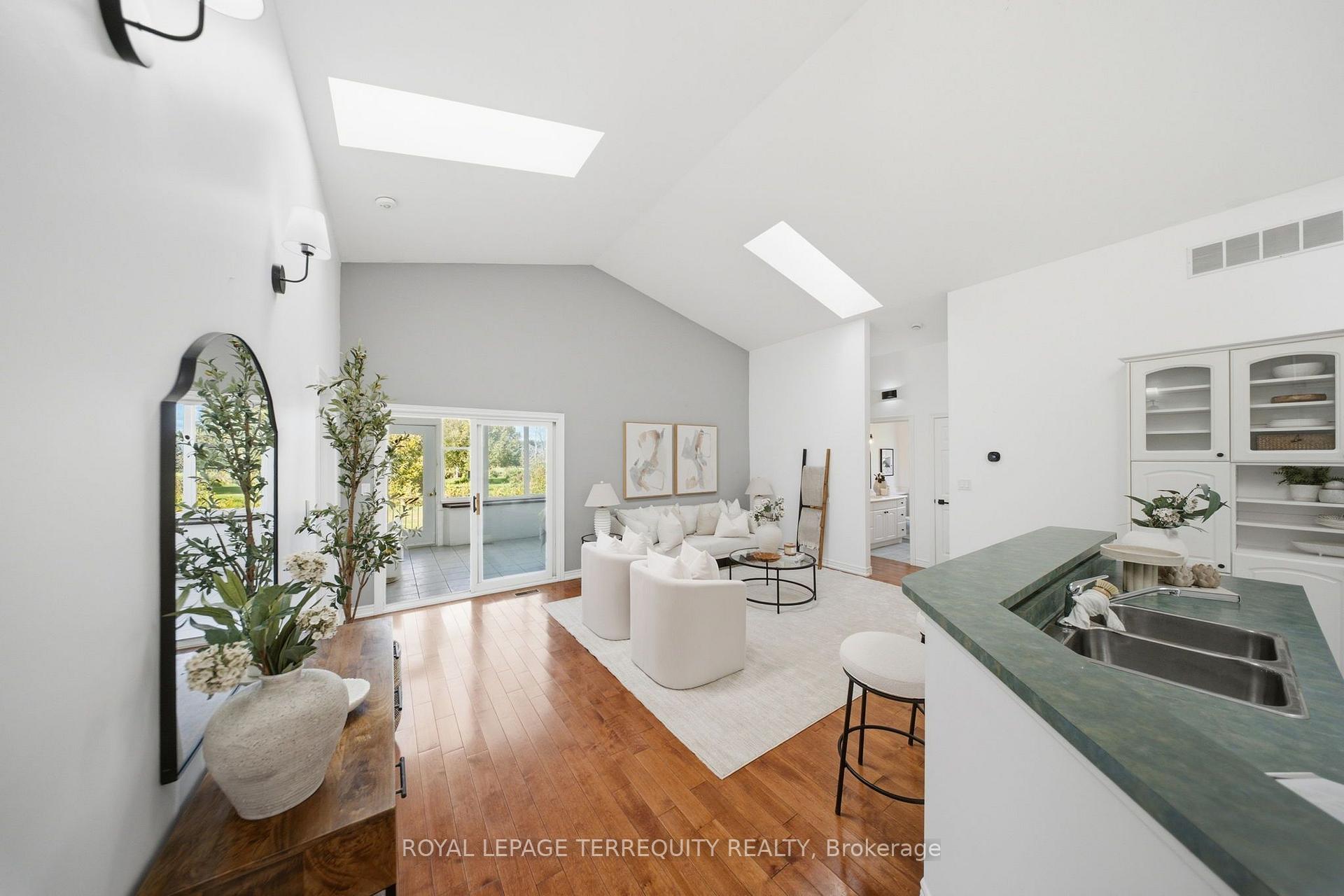 Photo 10 of 29 Ontoro Boulevard, Ajax, South East — HOMEH